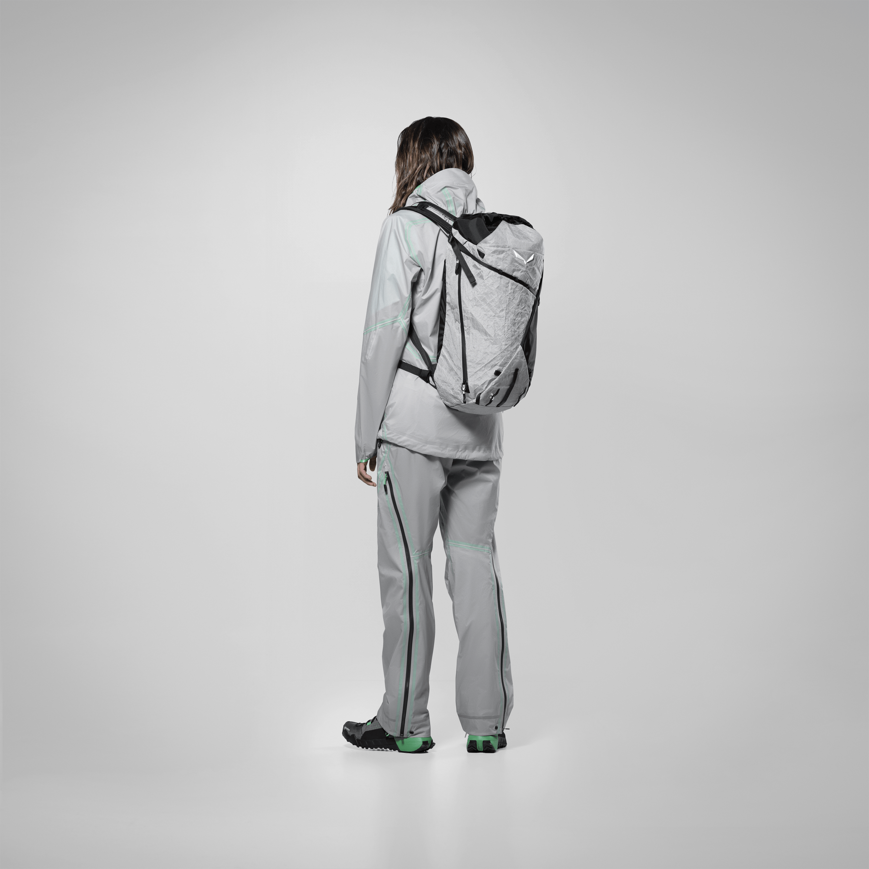 NXT 25L Mochila on_body image