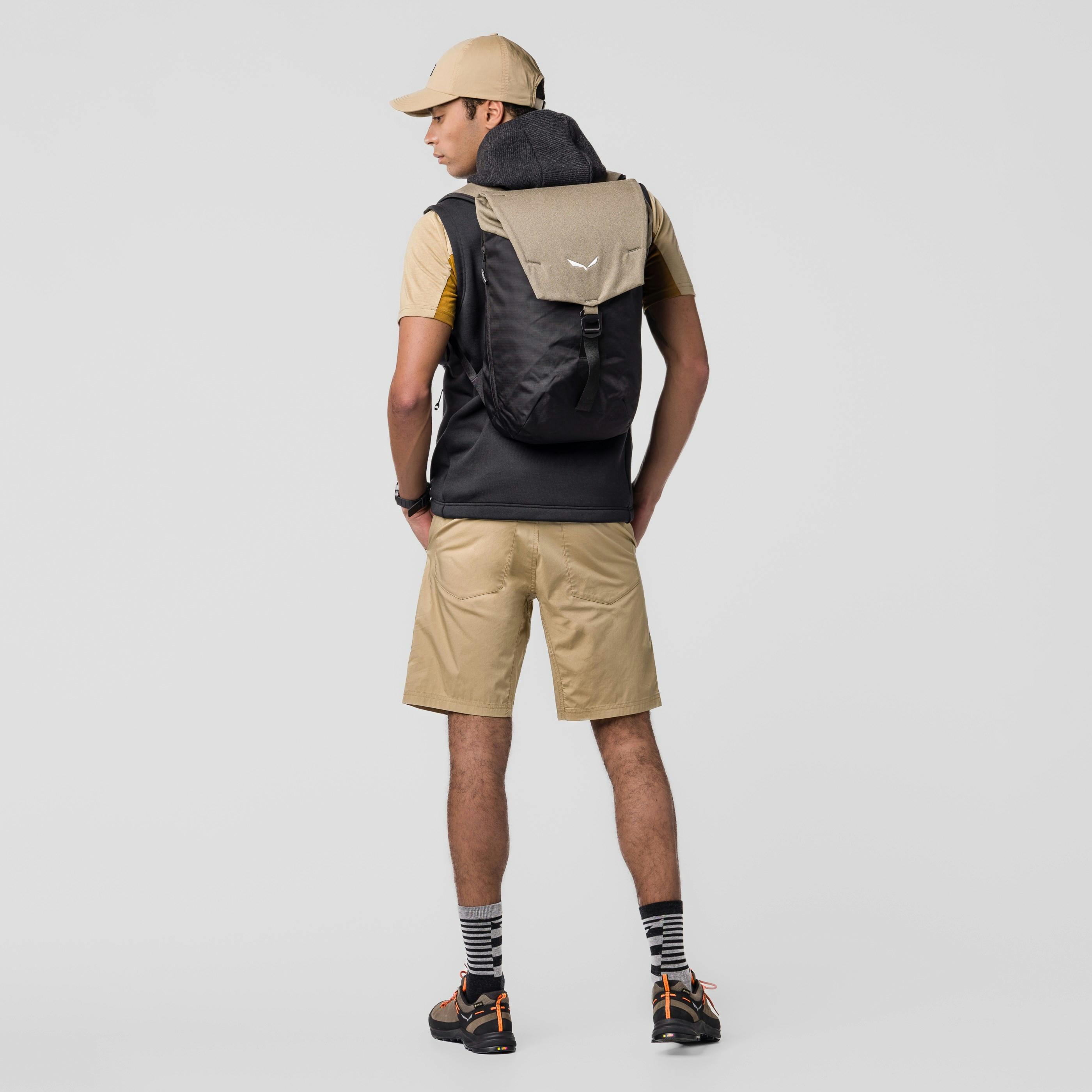 FANES 18L BACKPACK on_body image