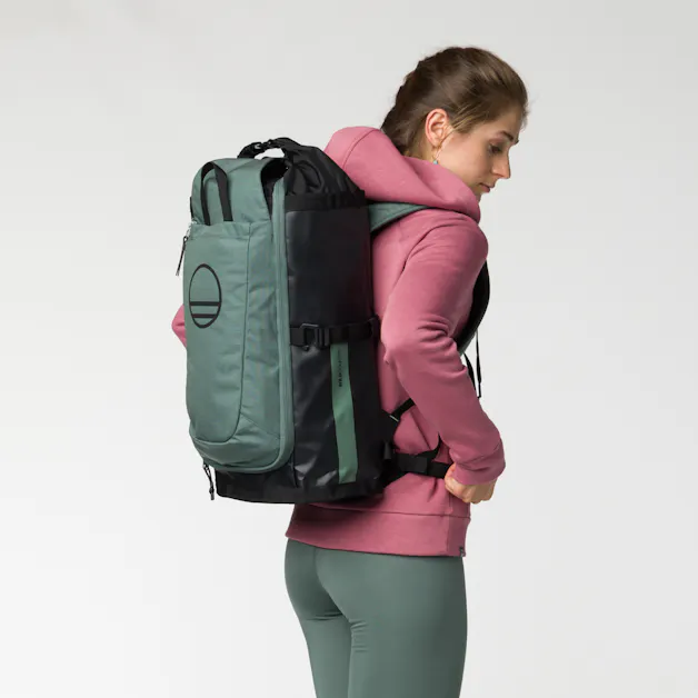 Crag Hauler 25 Backpack perspective_view image