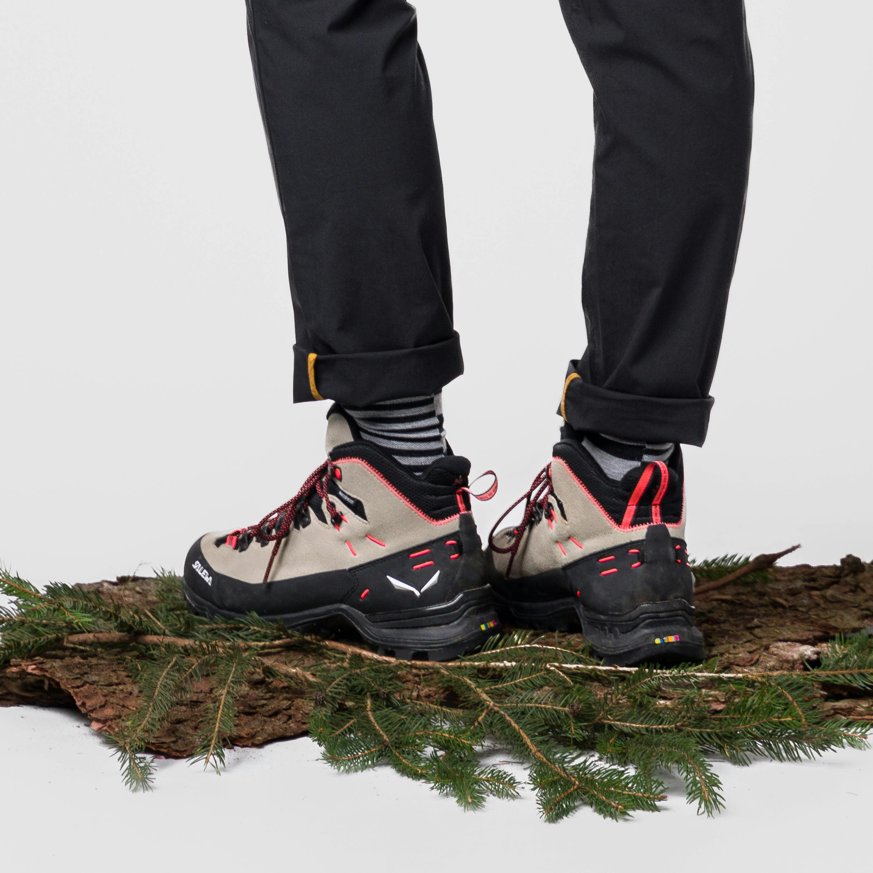 Alp Mate Winter Mid Wasserdichter Schuh Damen on_body image