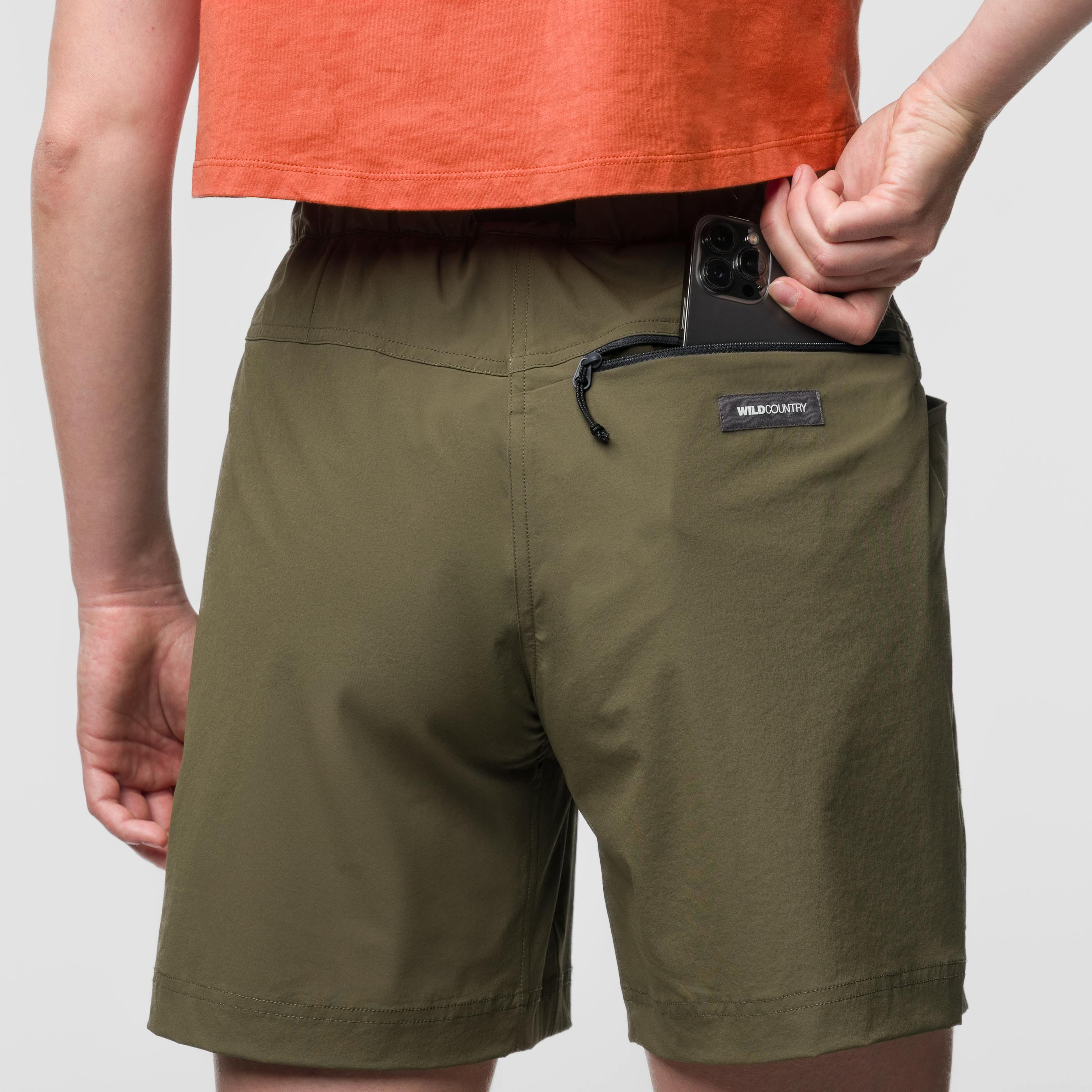 Movement 2 Shorts Damen  on_body image