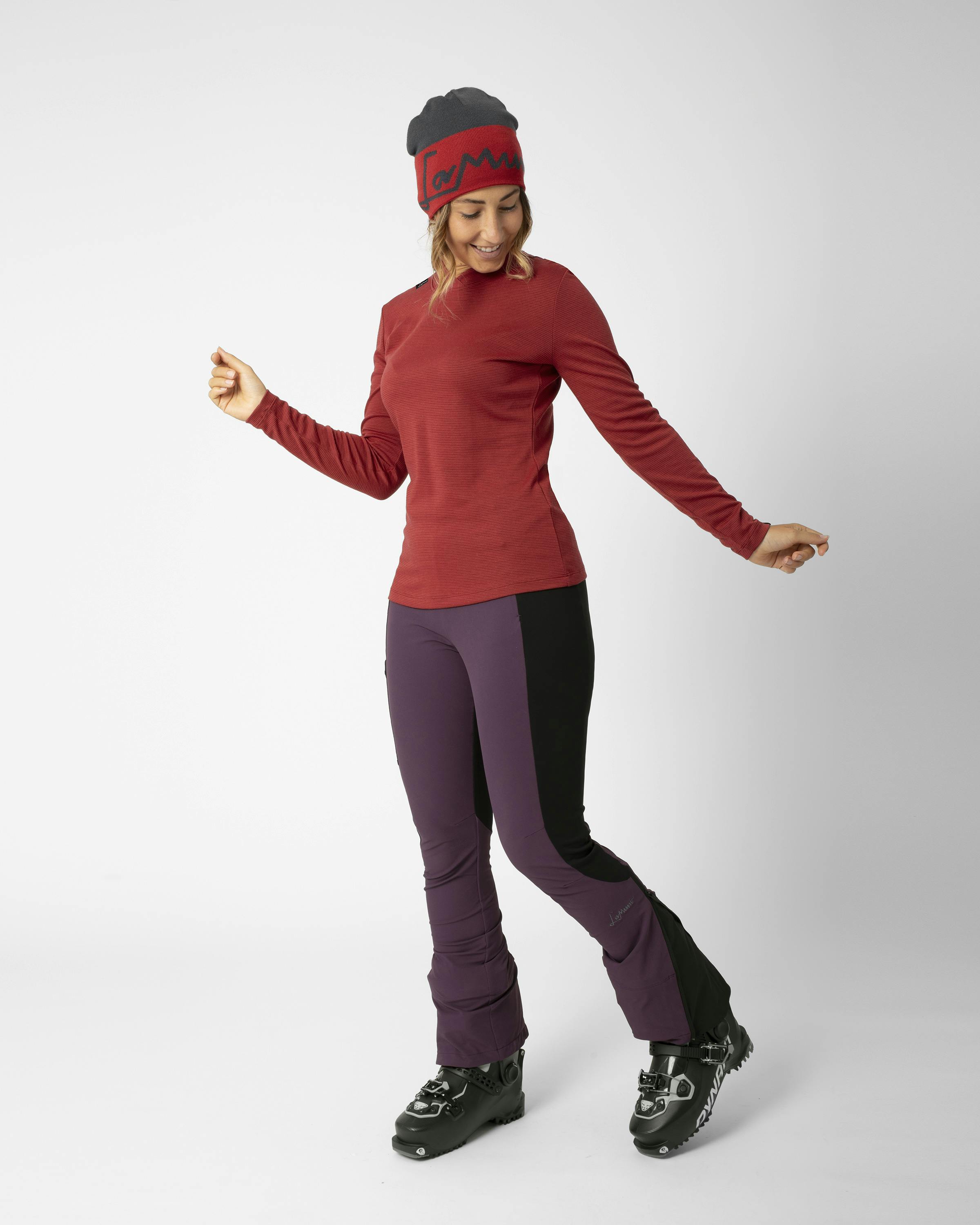 Martha Logo Knit Mütze action_shot image