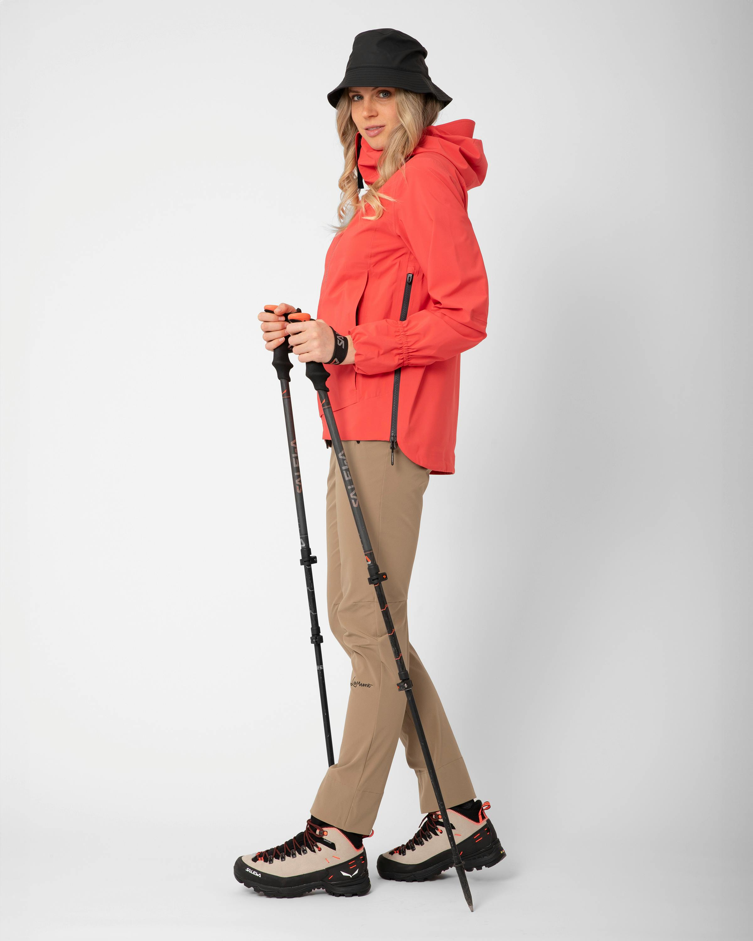 Martha Cappello Da Pioggia action_shot image