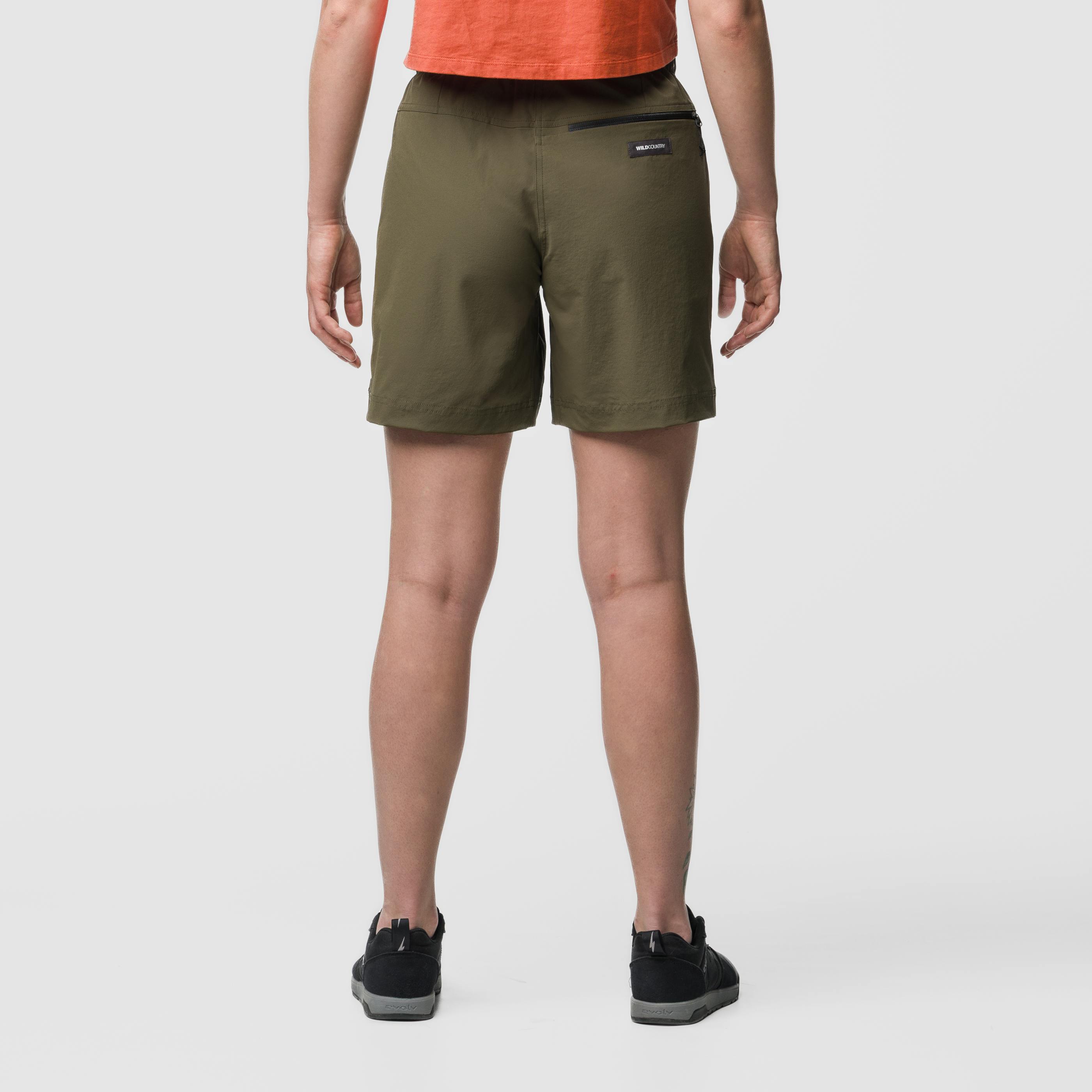 Movement 2 Shorts Damen  on_body image