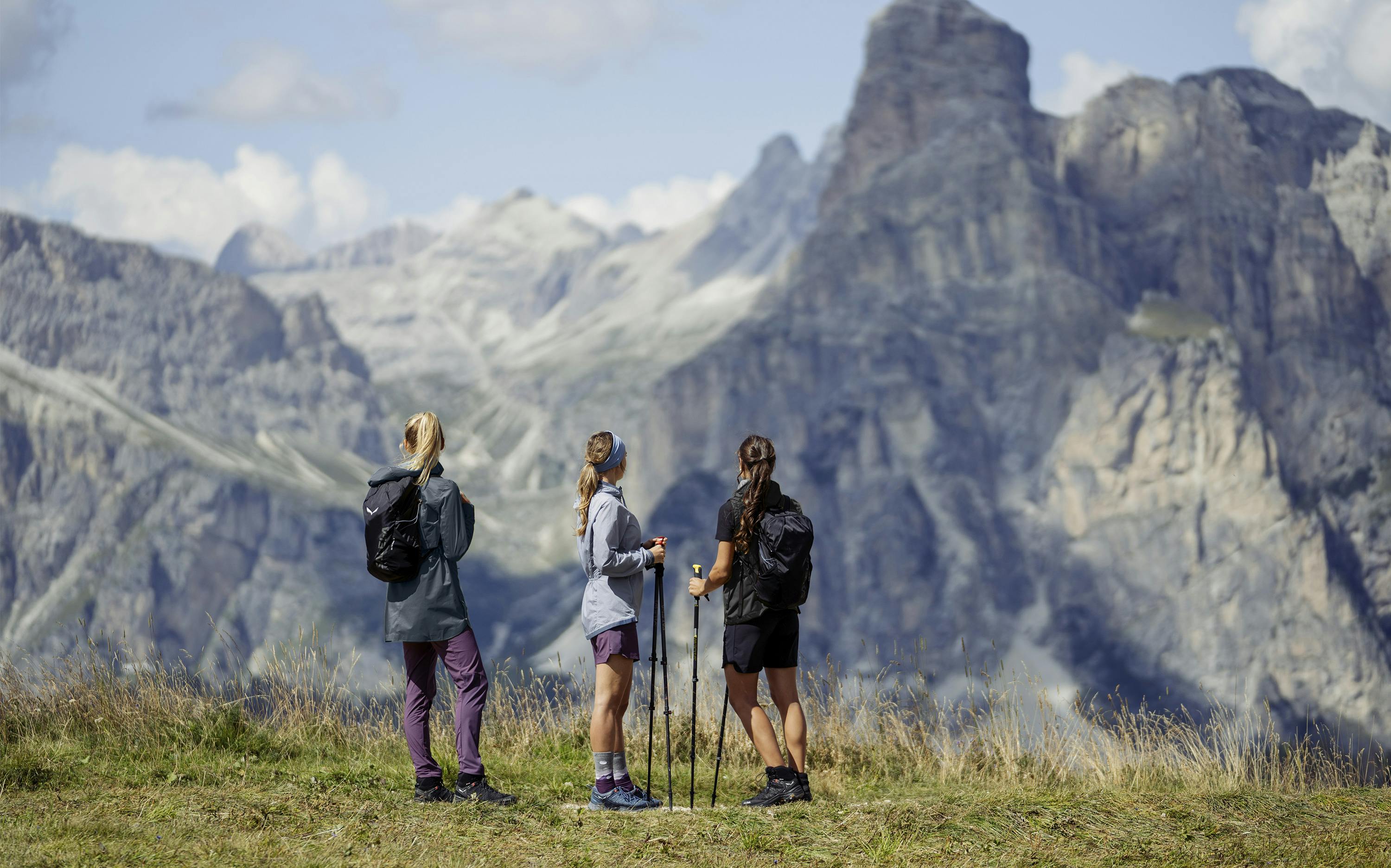 Marina Windjacke horizontal image