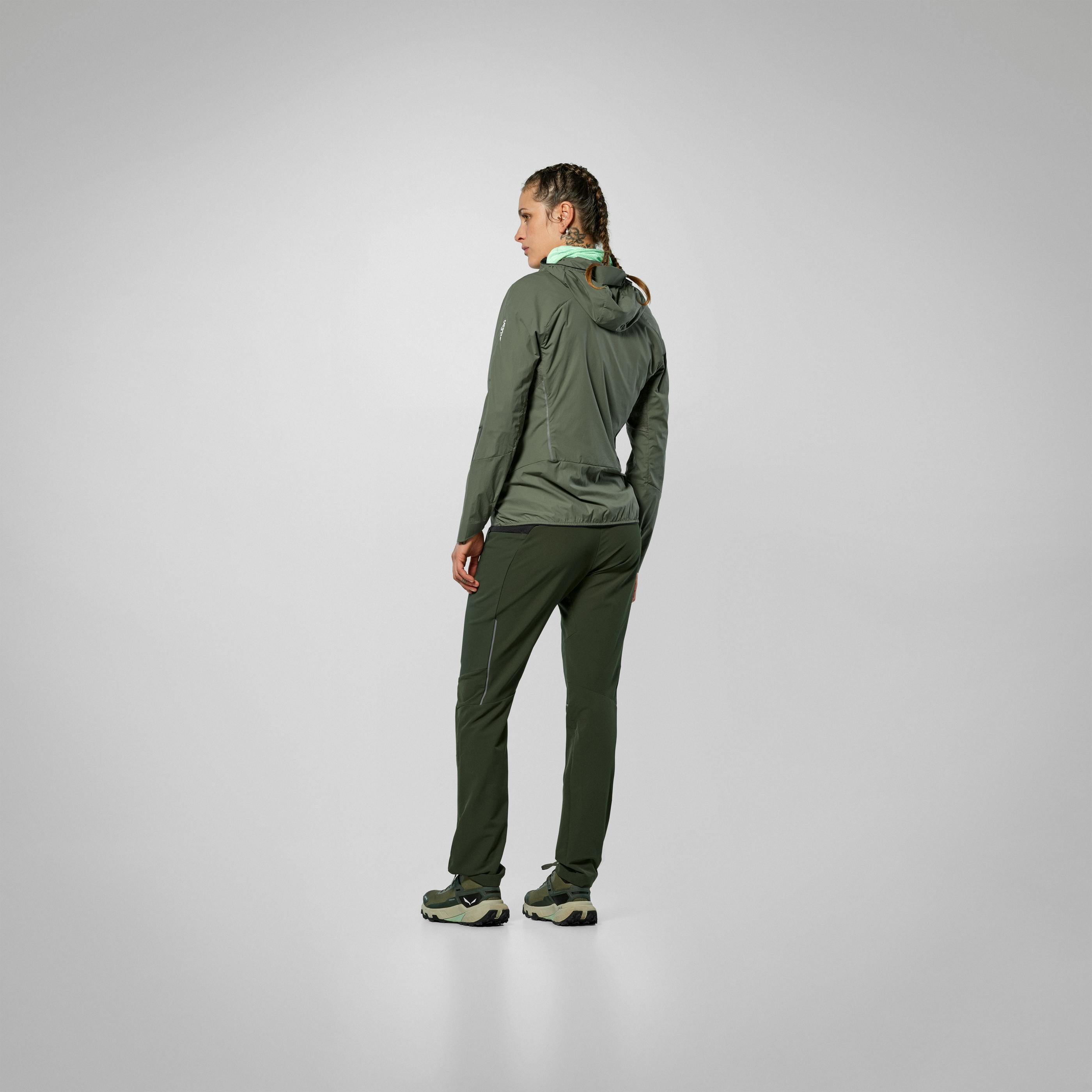 Pedroc Wind Kapuzenjacke Damen on_body image