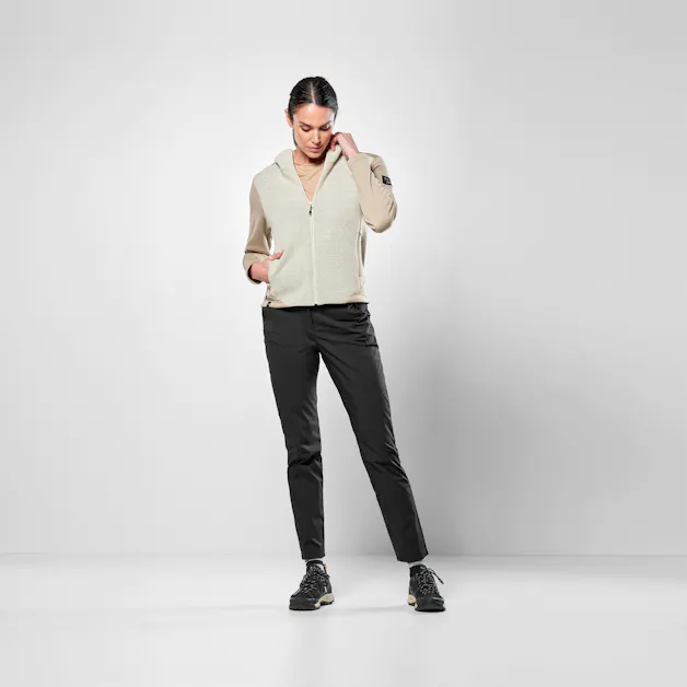 Fanes Sarner Light Hybrid Jacke Damen on_body image