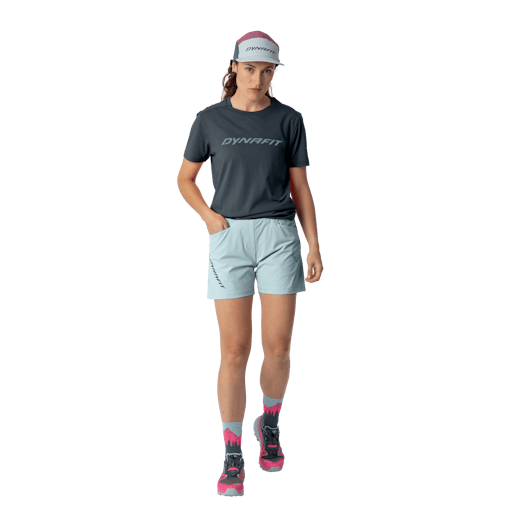 Traverse Hybrid Shorts Damen on_body image