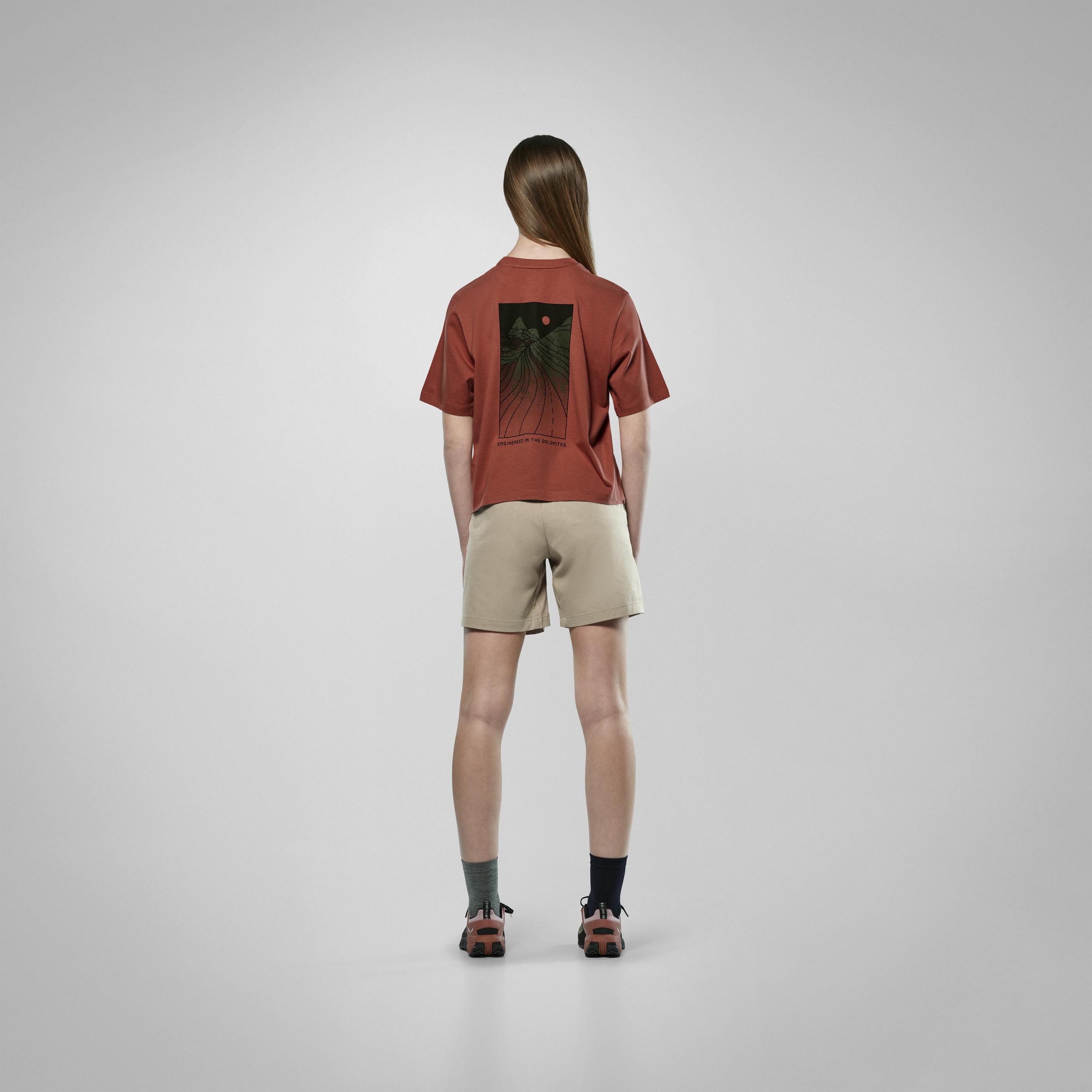 Eagle Sunset Camiseta Loose Mujer on_body image