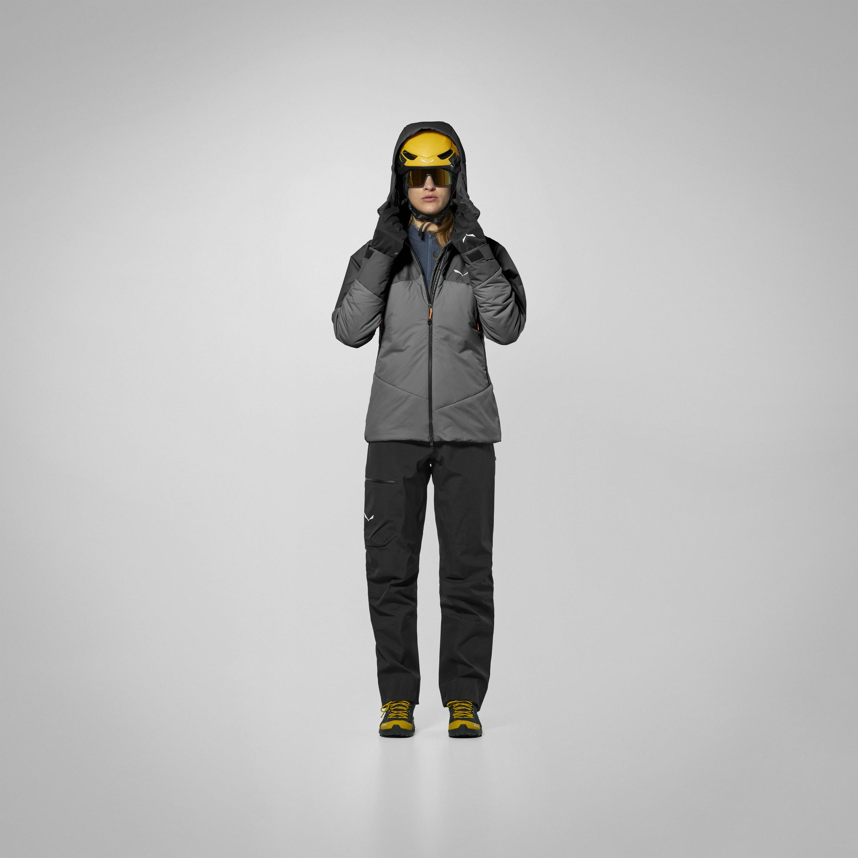 Ortles Tirolwool® Air Kapuzenjacke Damen on_body image