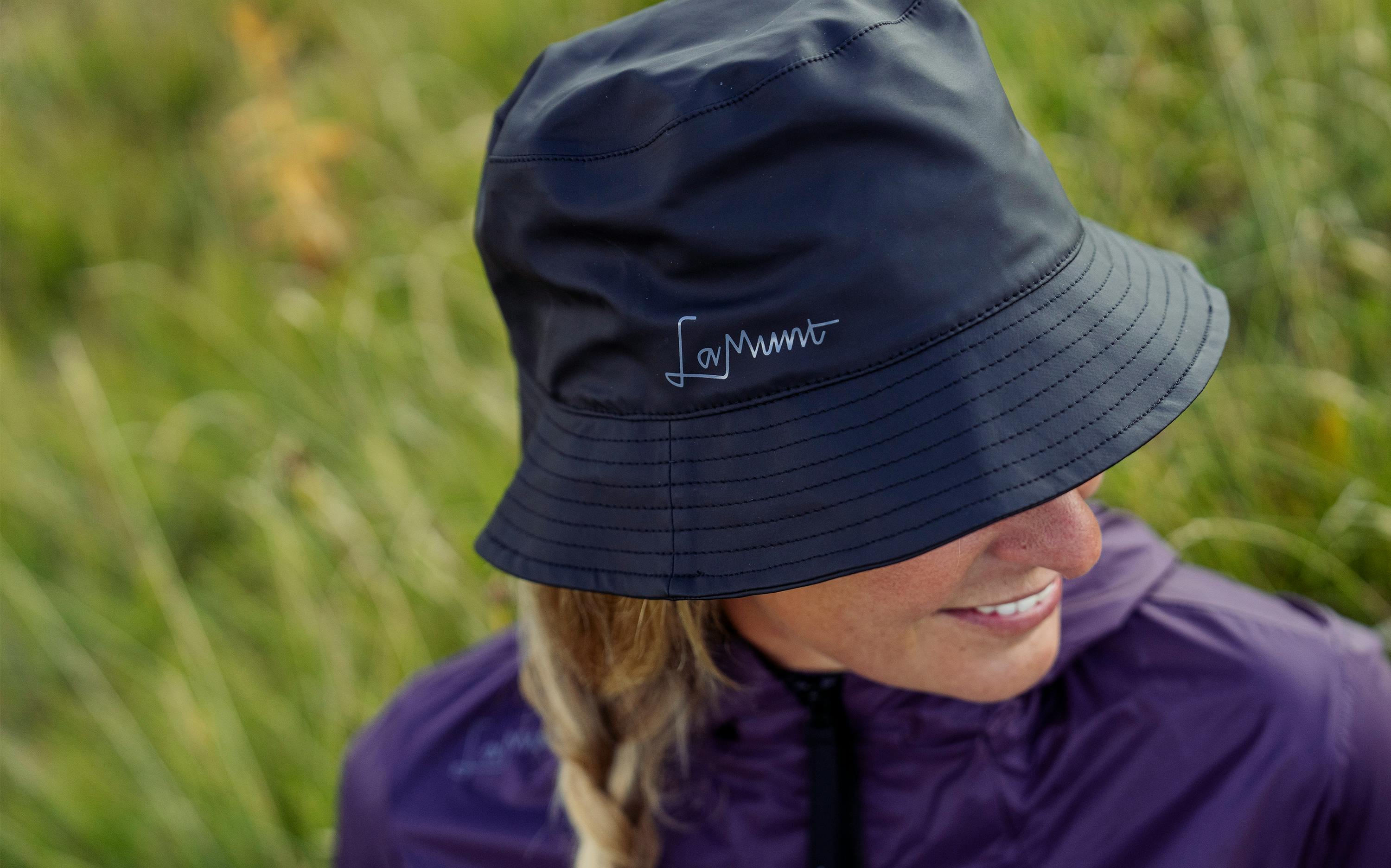 Martha Cappello Da Pioggia horizontal image