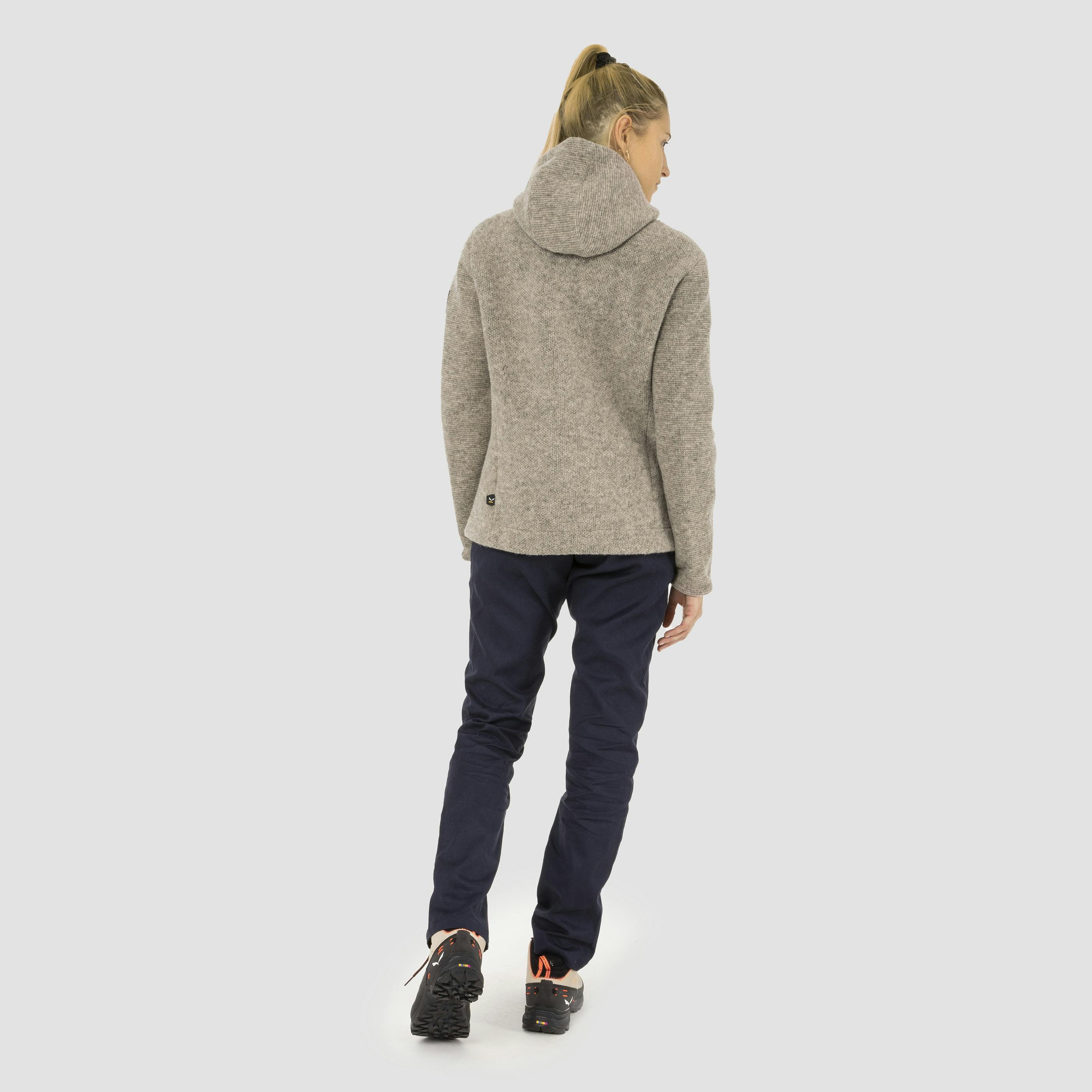  Sarner Undyed Wool Kapuzenjacke Damen on_body image