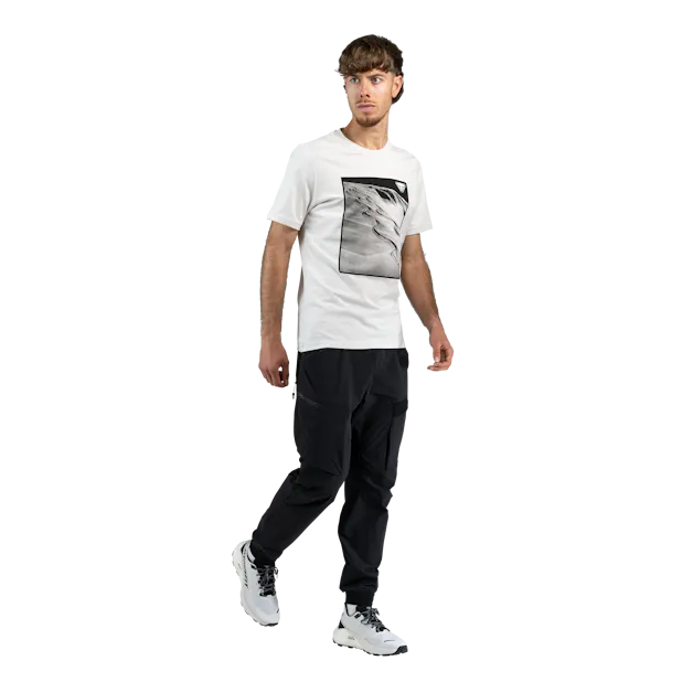 T-shirt grafica in cotone uomo on_body image