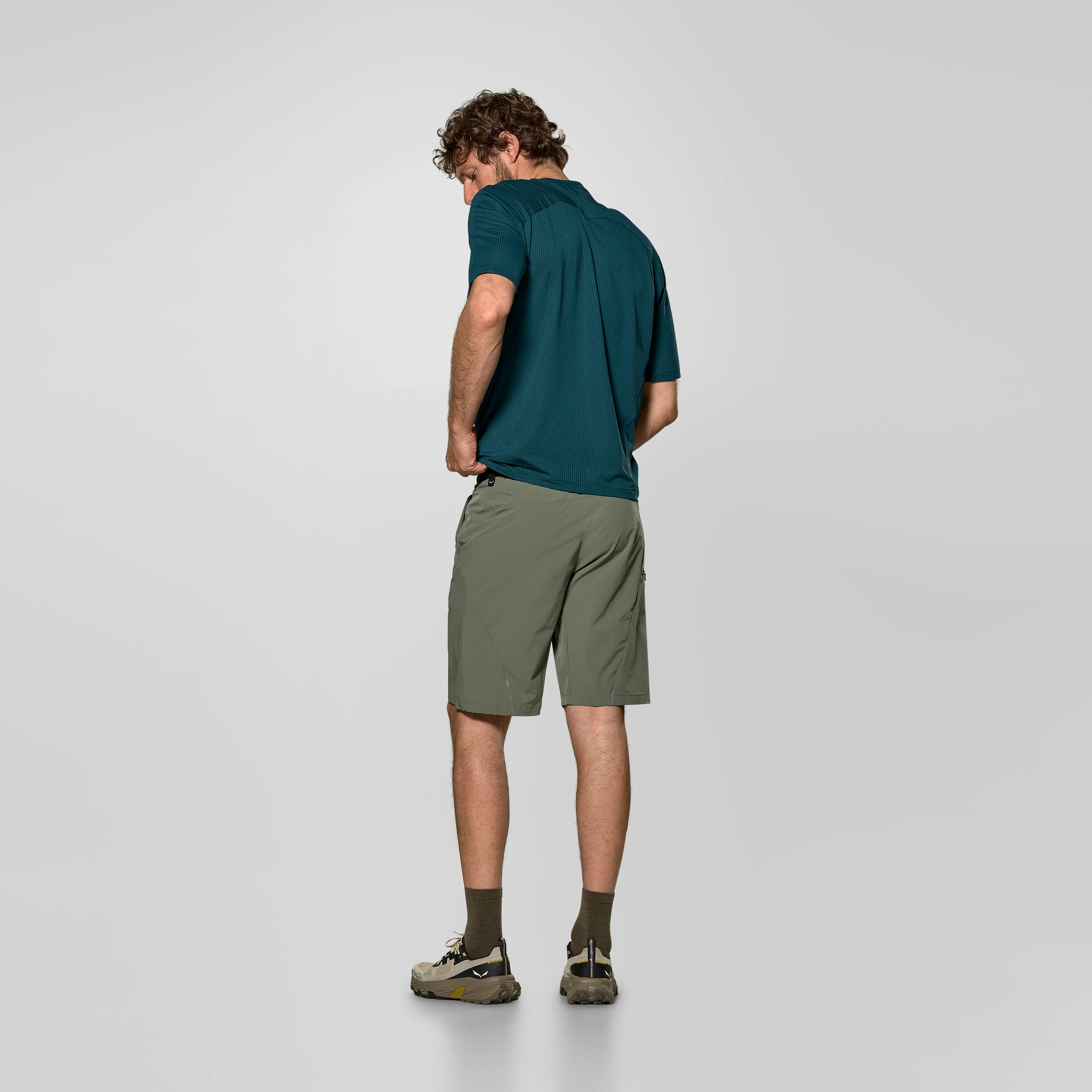 Pedroc 4 Durastretch Cargo Shorts Men on_body image