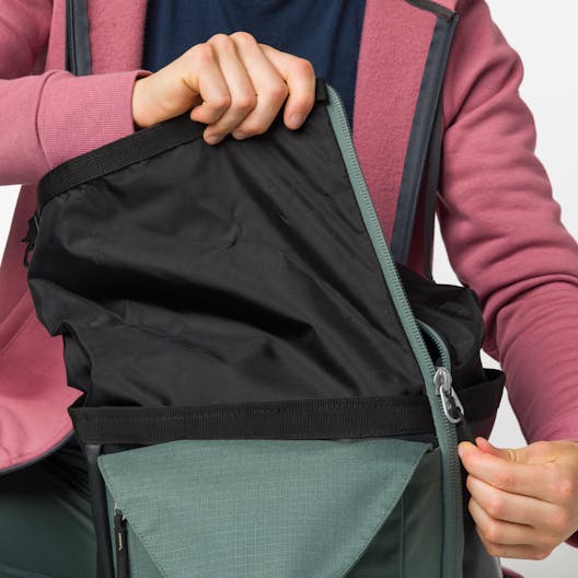 Crag Hauler 25 Backpack perspective_view image