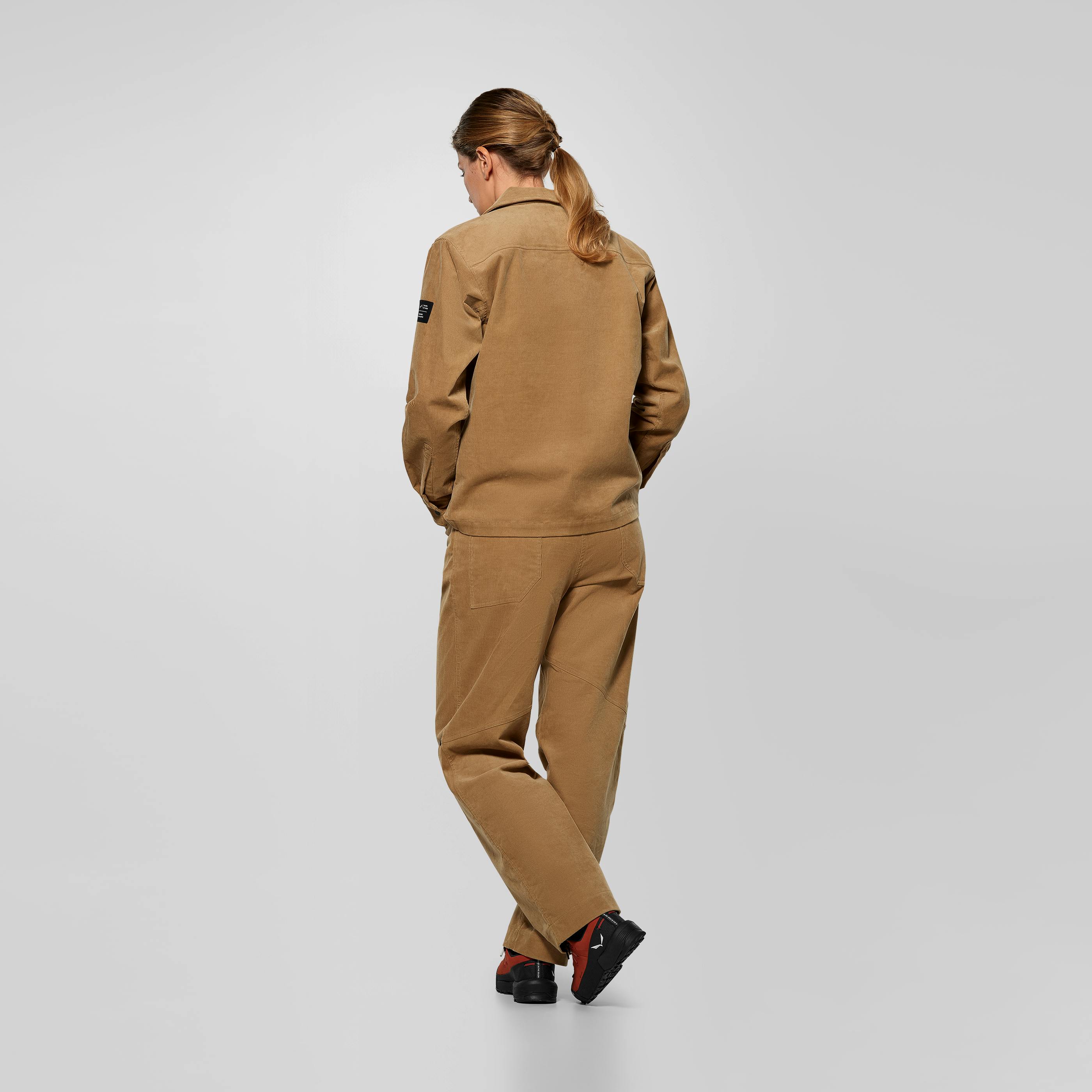 Fanes Cord Overshirt Damen on_body image