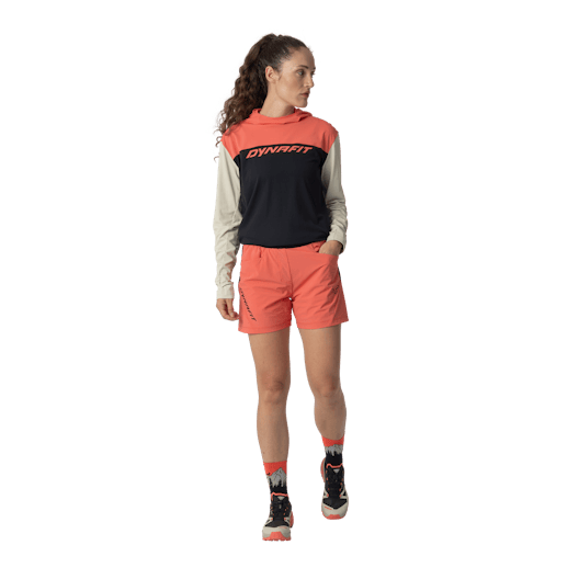 Traverse Hybrid Shorts Damen on_body image