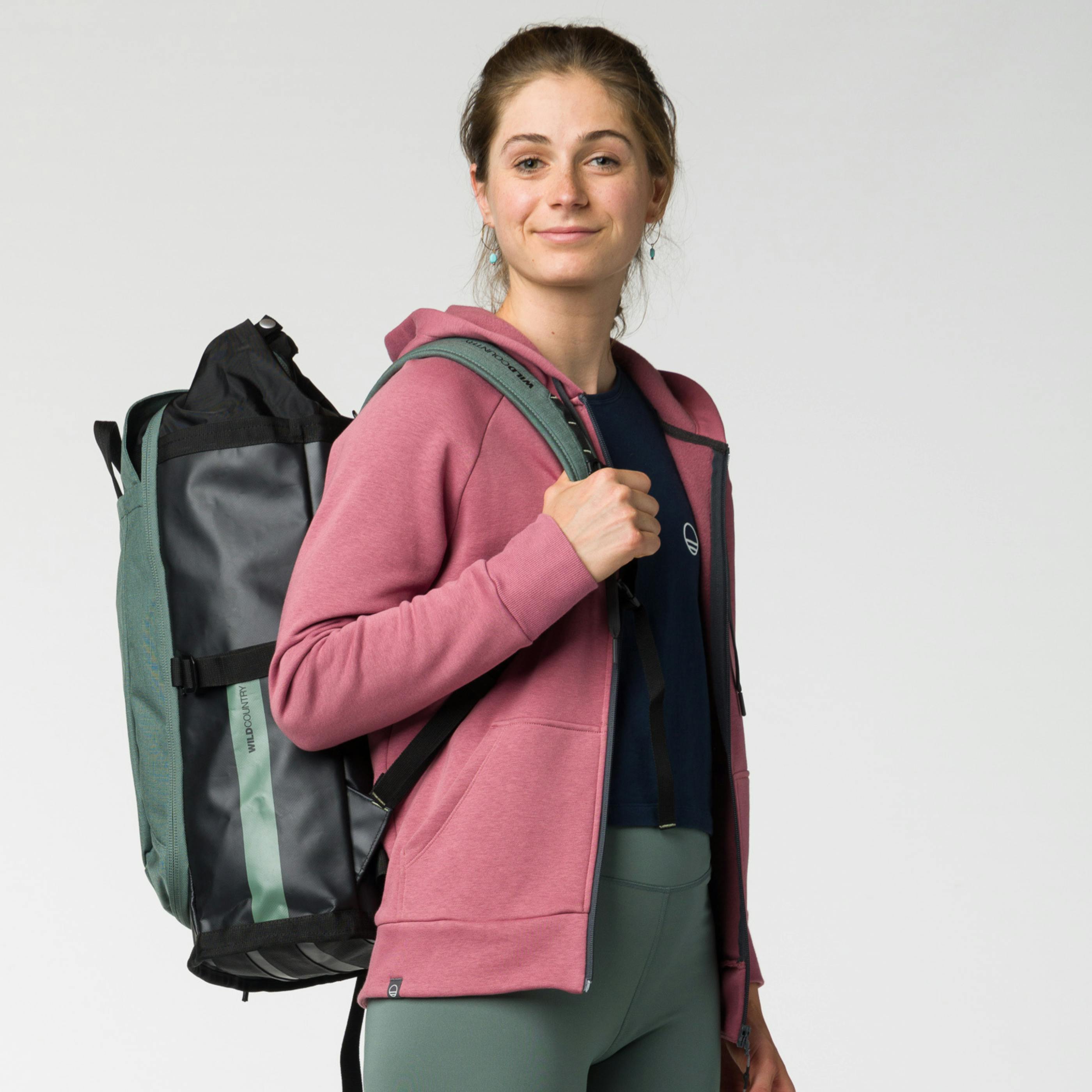 Flow 3 Hoody Woman on_body image