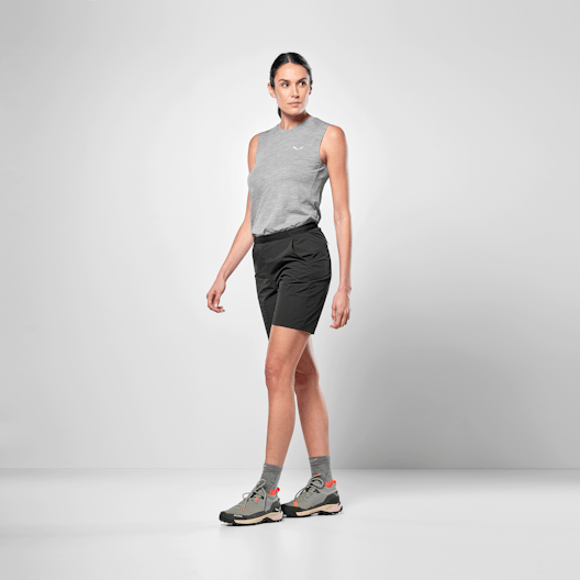 Puez 4 Shorts Femme on_body image