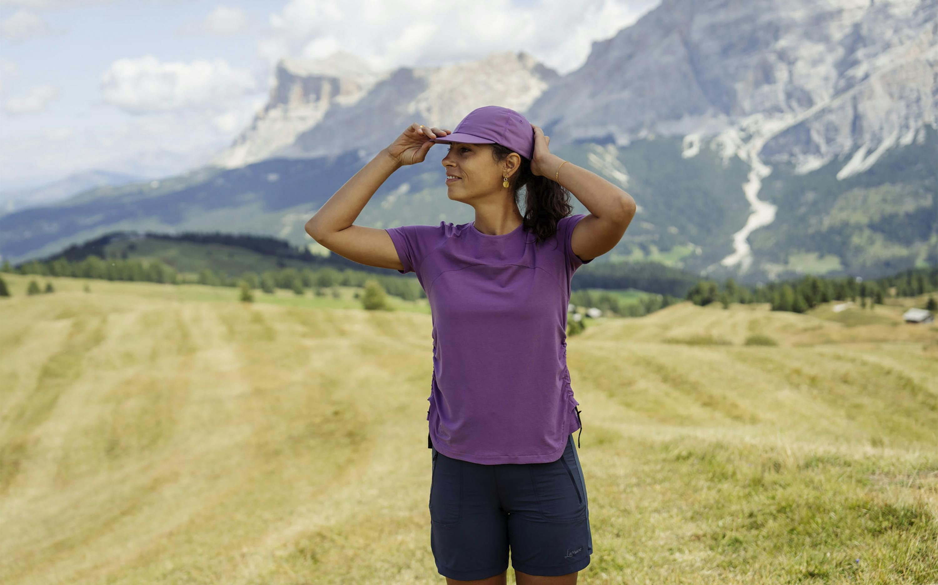 Maria Aktive T-Shirt horizontal image