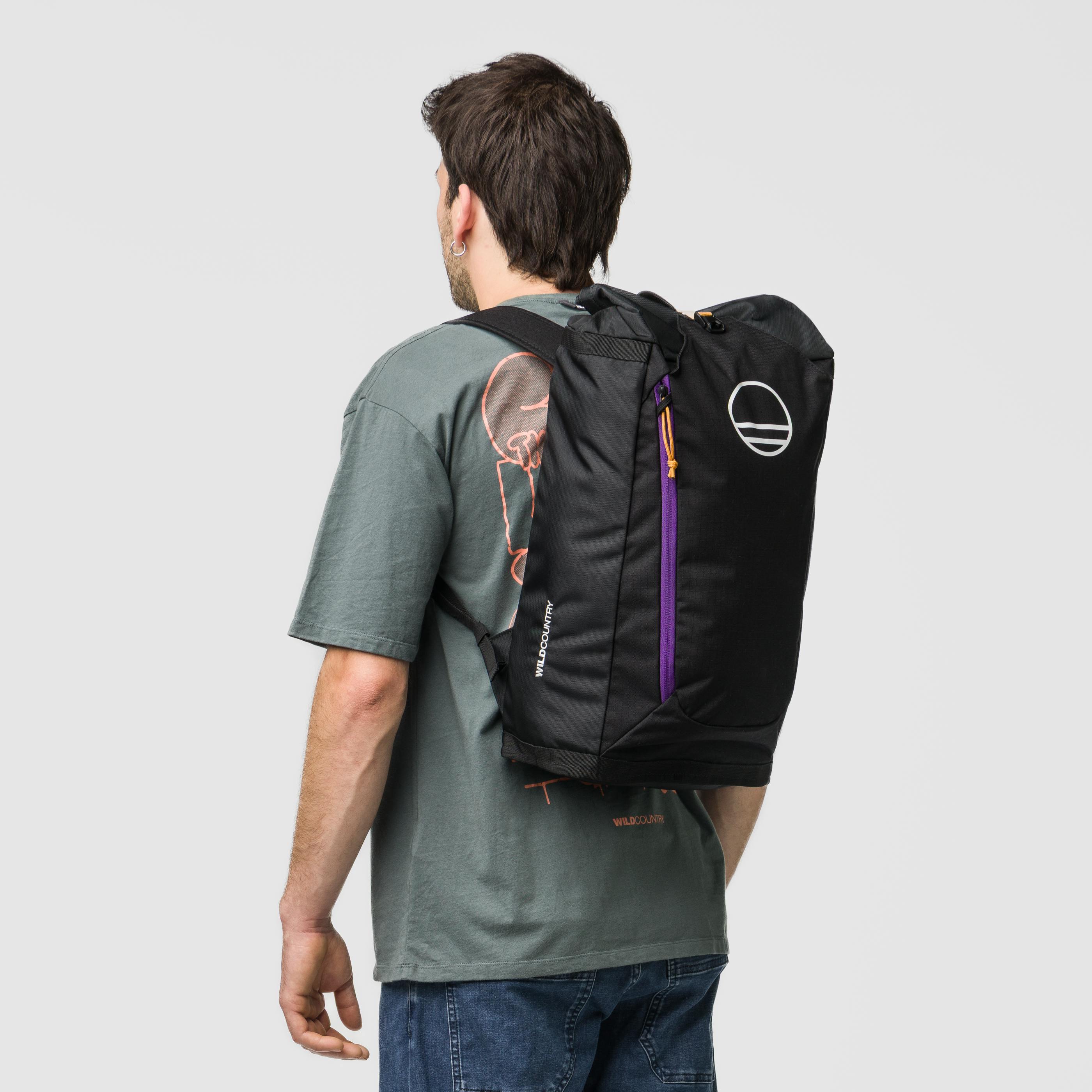 Base Hauler 25 Rucksack on_body image