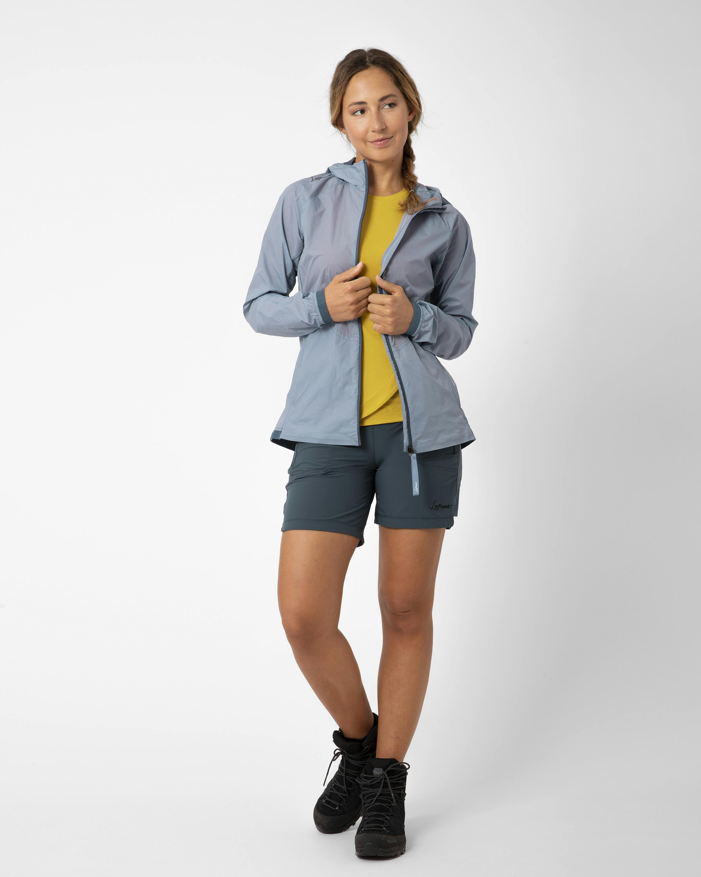 Marina Windjacke action_shot image