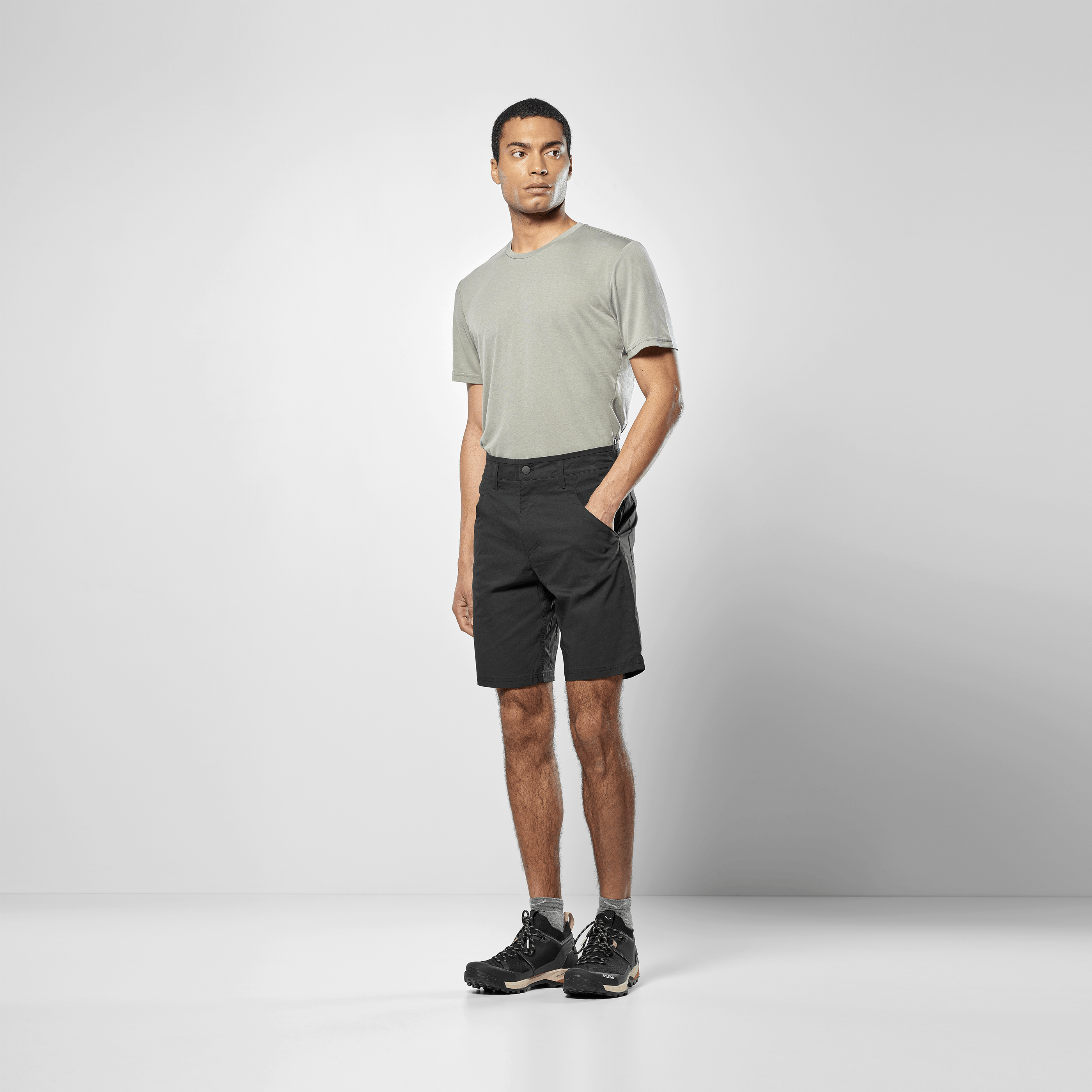 Fanes Light Pantaloncini Uomo on_body image