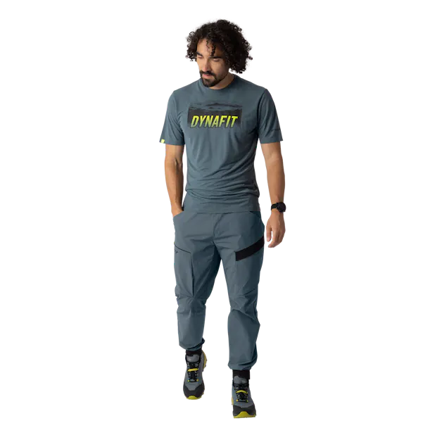 Transalper Cargo Hose Herren on_body image