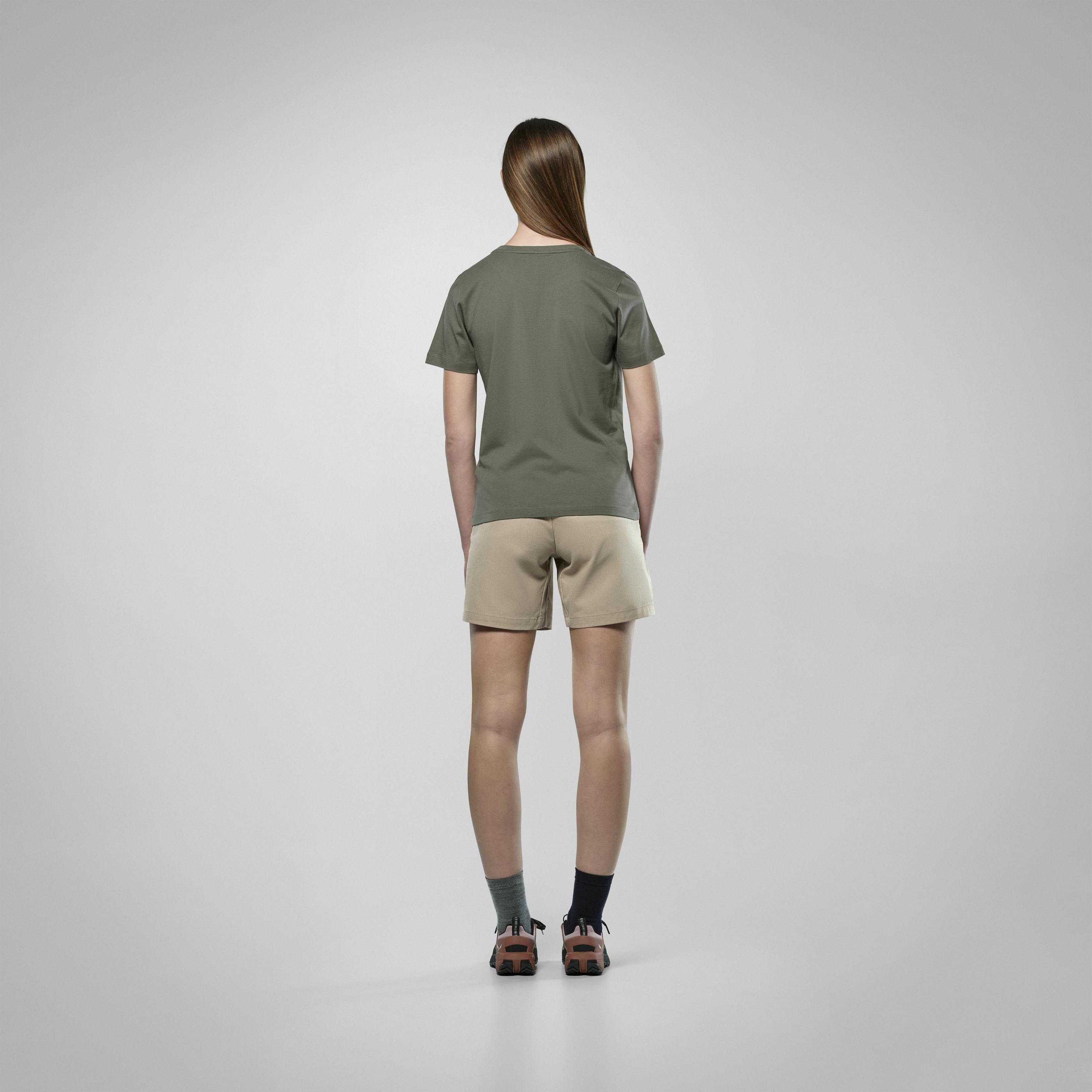 Eagle Logo Patch Camiseta Mujer  on_body image