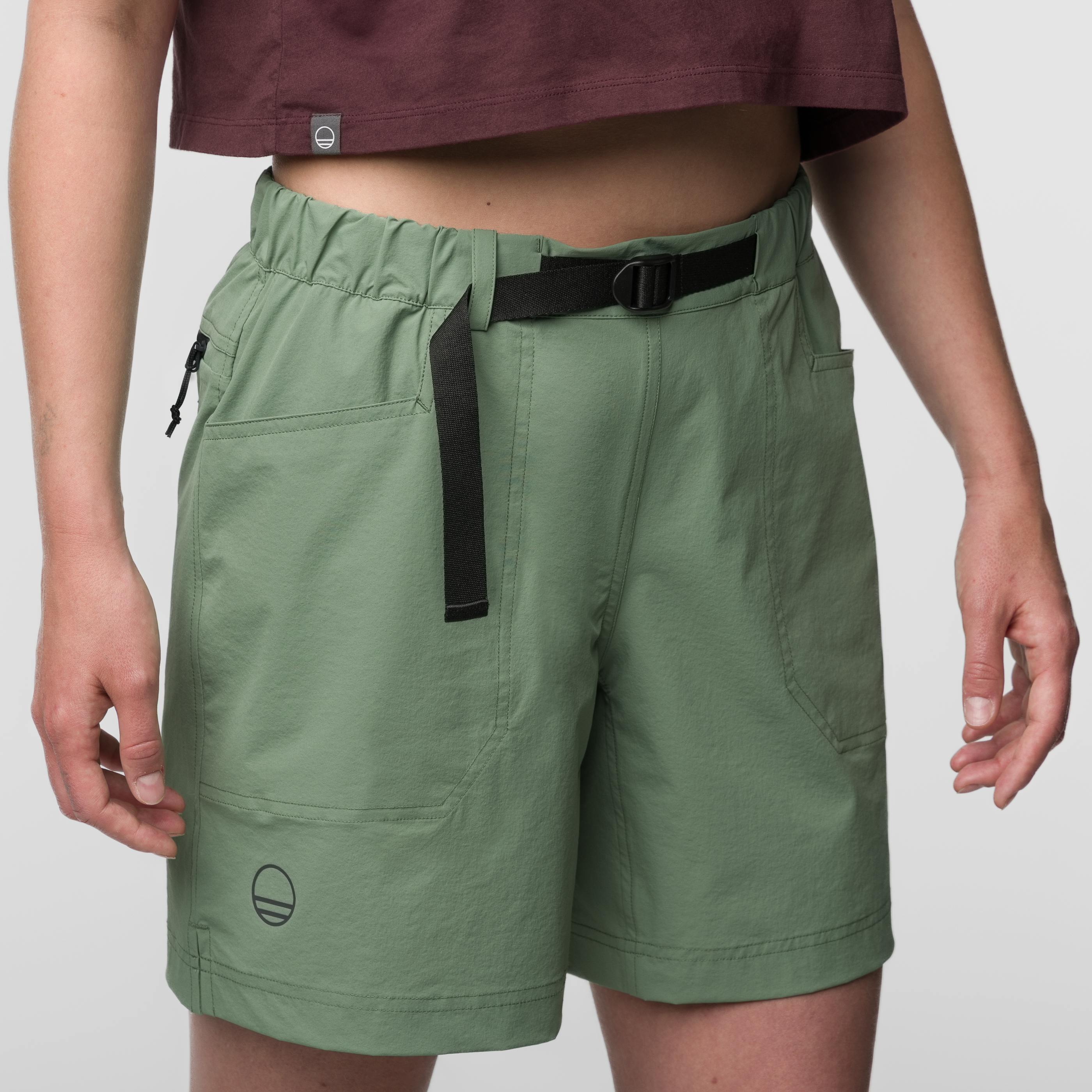 Movement 2 Shorts Damen  on_body image