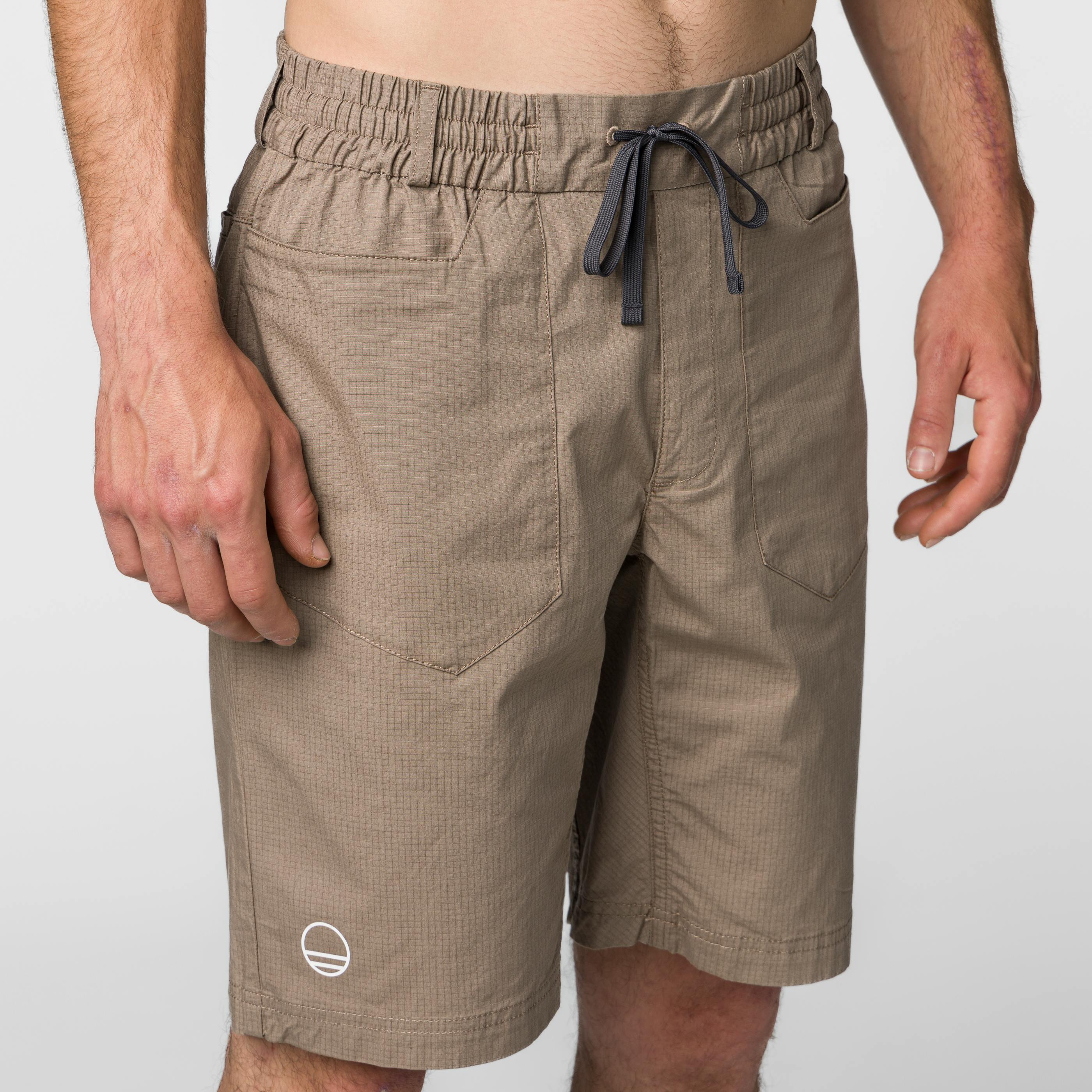 Flow Herren Shorts  on_body image
