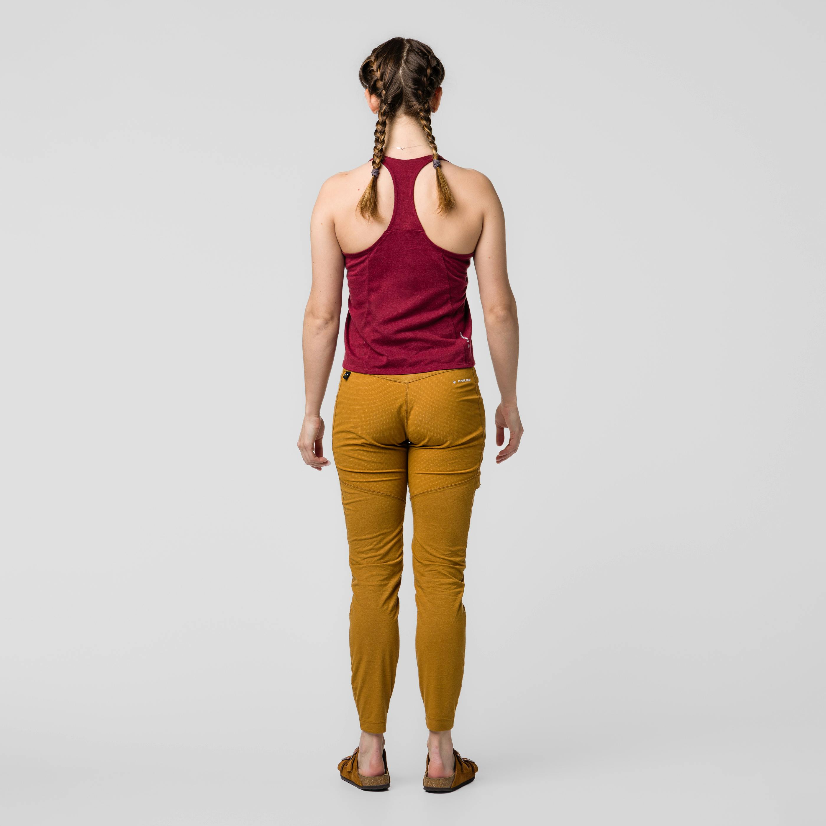 Lavaredo Hemp Cropped Tanktop Damen on_body image