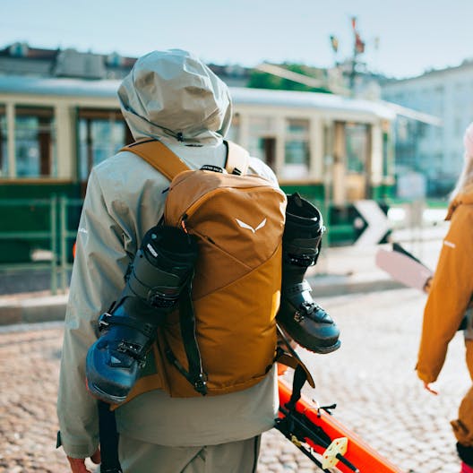 Sella Free 22L action_shot image