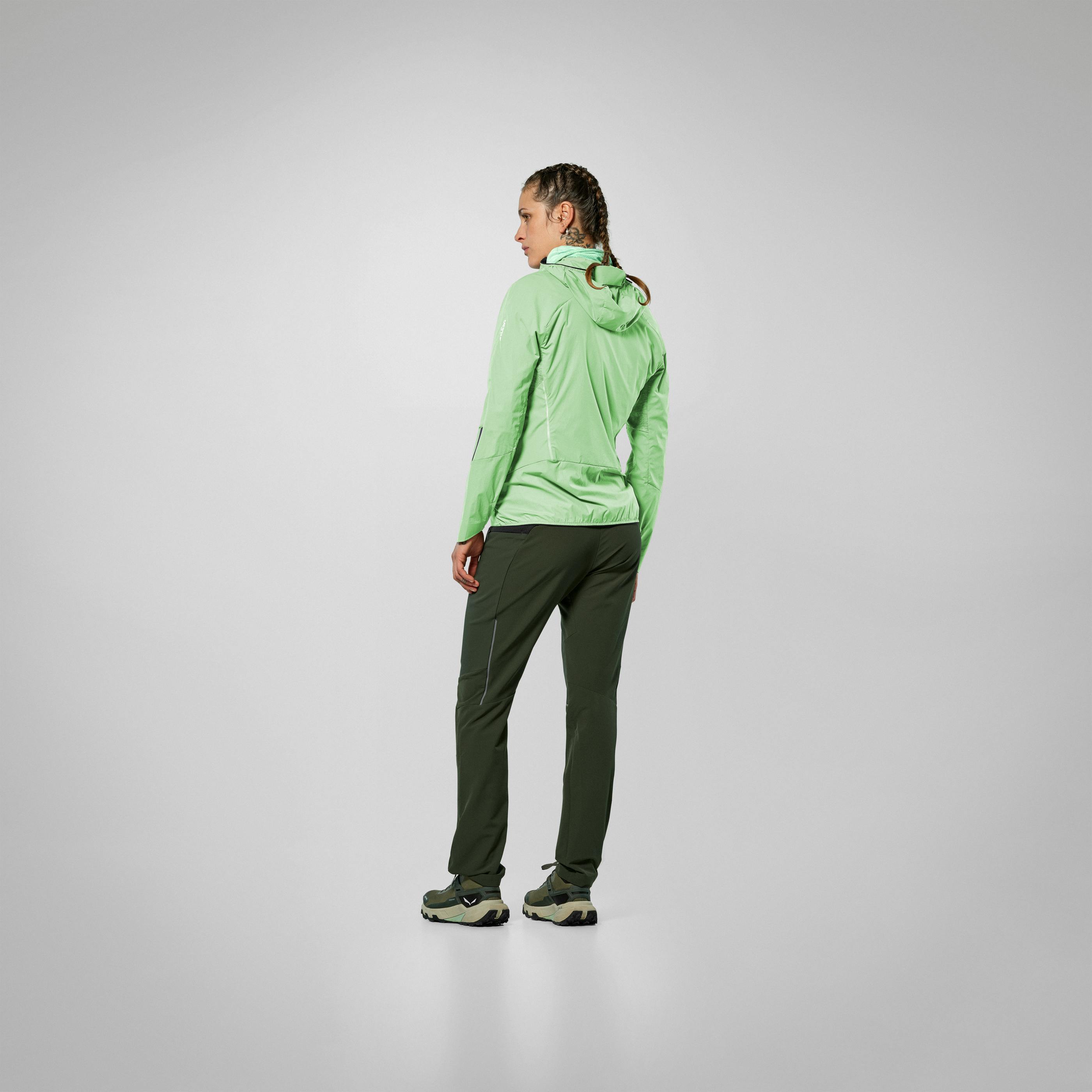 Pedroc Wind Kapuzenjacke Damen on_body image