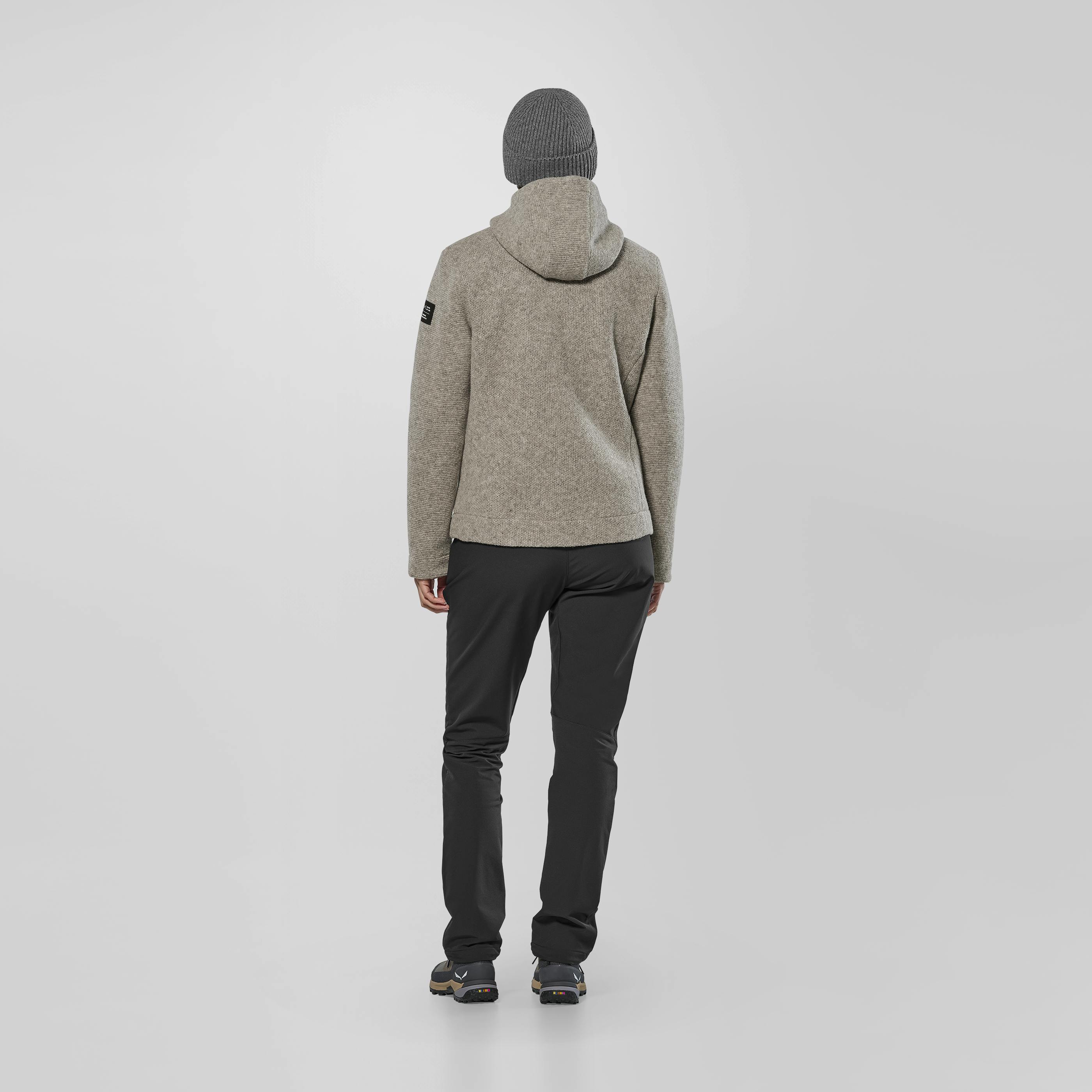  Sarner Undyed Wool Kapuzenjacke Damen on_body image