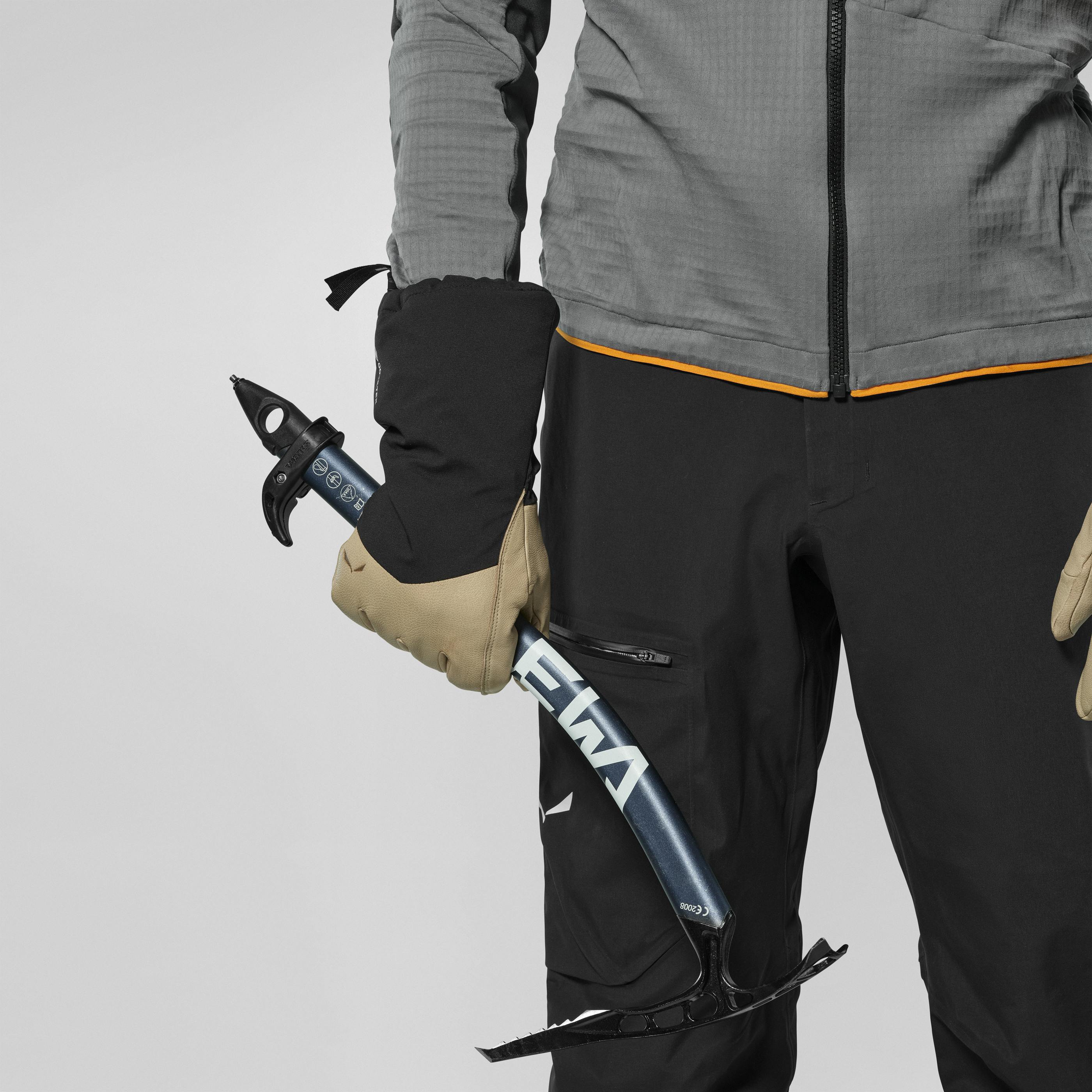 Ortles GORE-TEX® Long Cuff Guantes on_body image