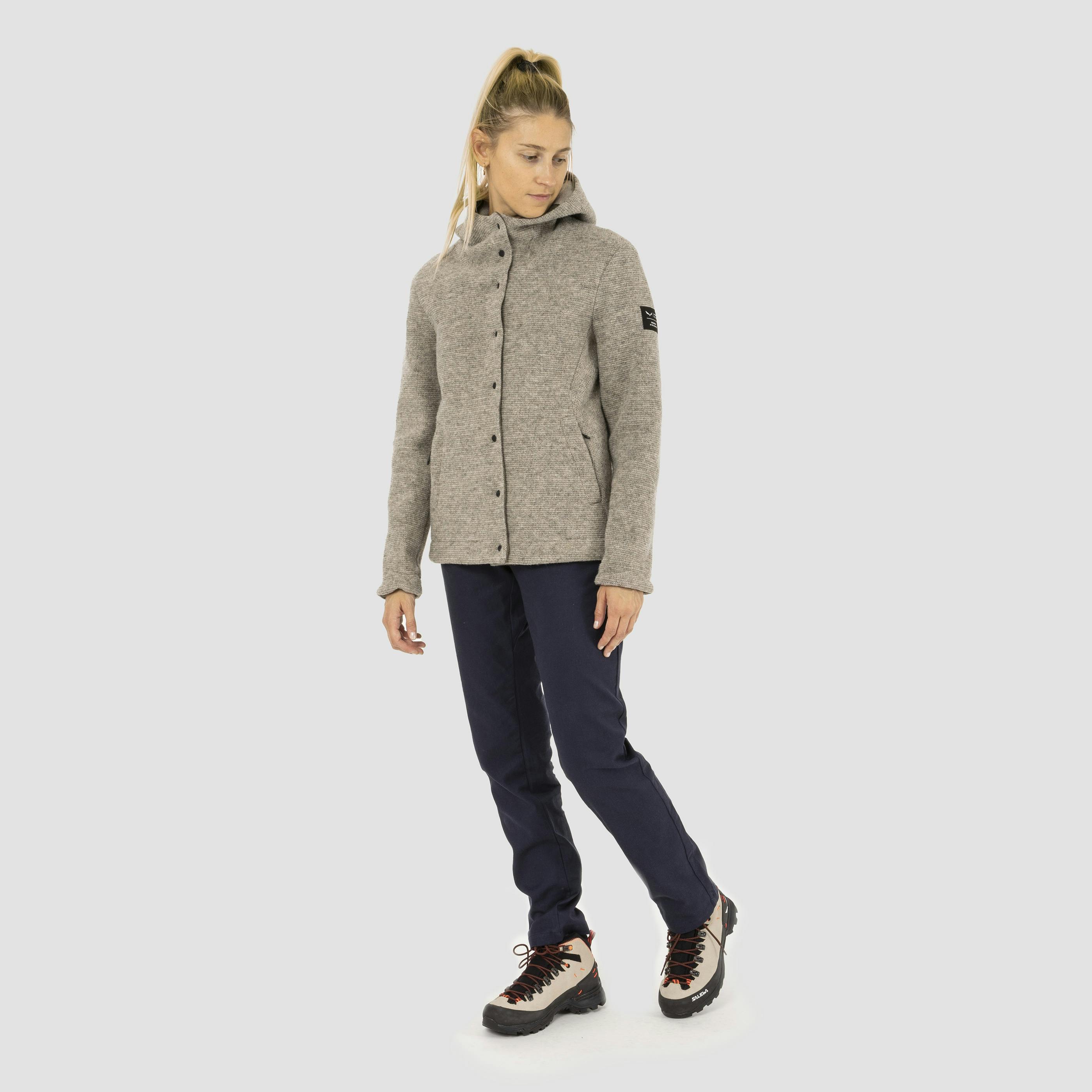  Sarner Undyed Wool Kapuzenjacke Damen on_body image