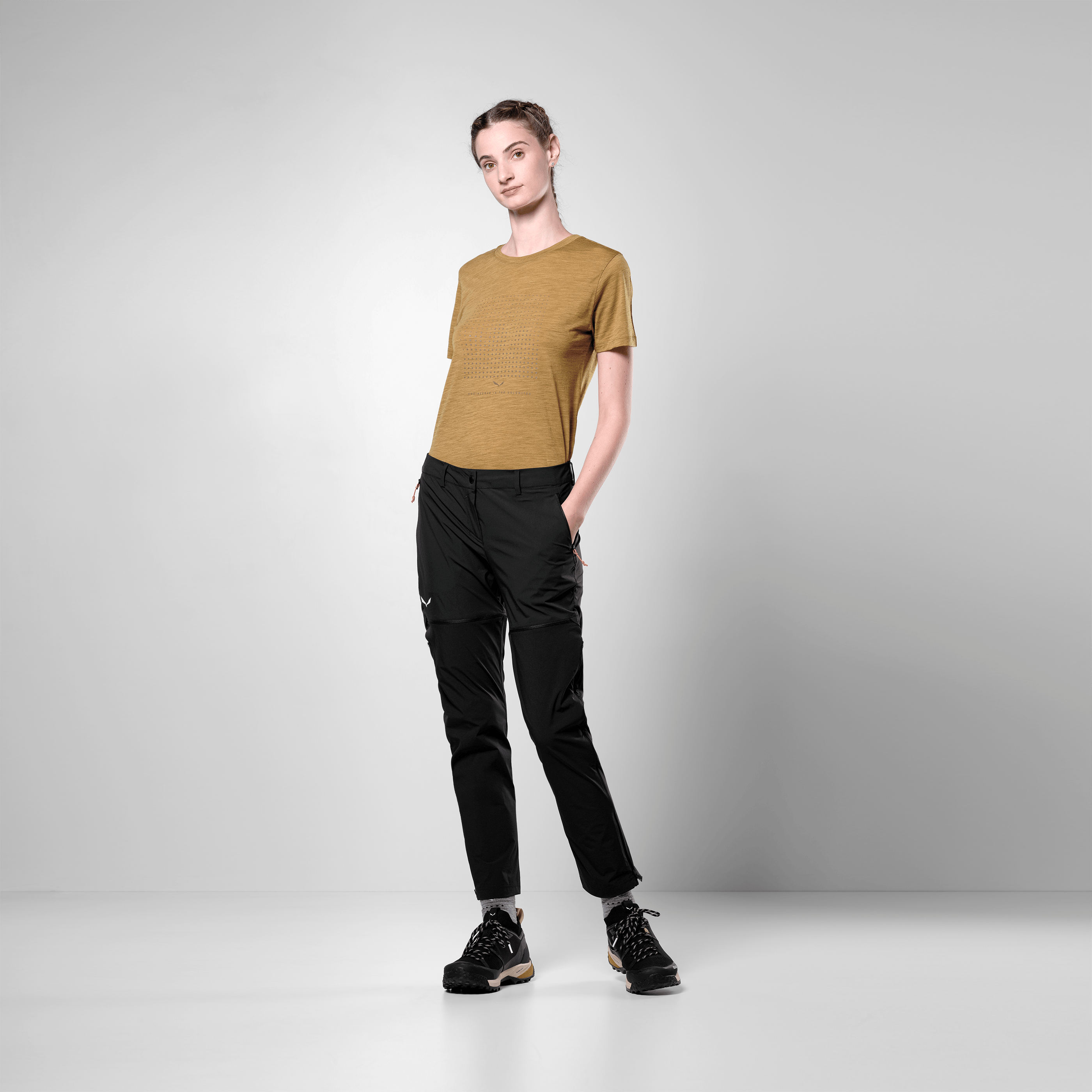 Puez Talvena Durastretch 2 in 1 Short Pant Women on_body image