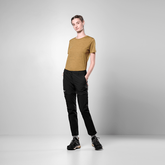 Puez Talvena Durastretch 2 in 1 Short Pant Women on_body image