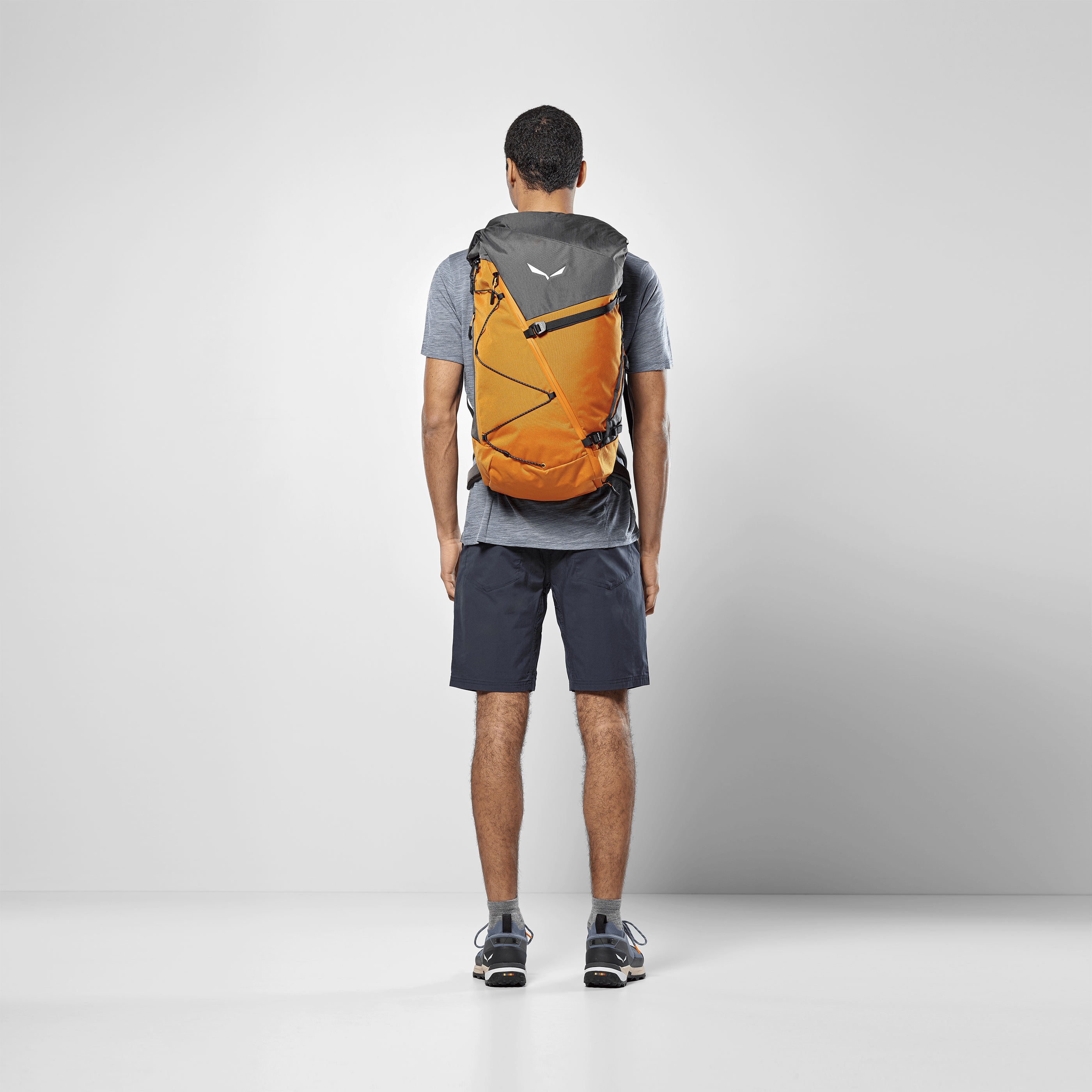 Puez 32+5L Zaino on_body image