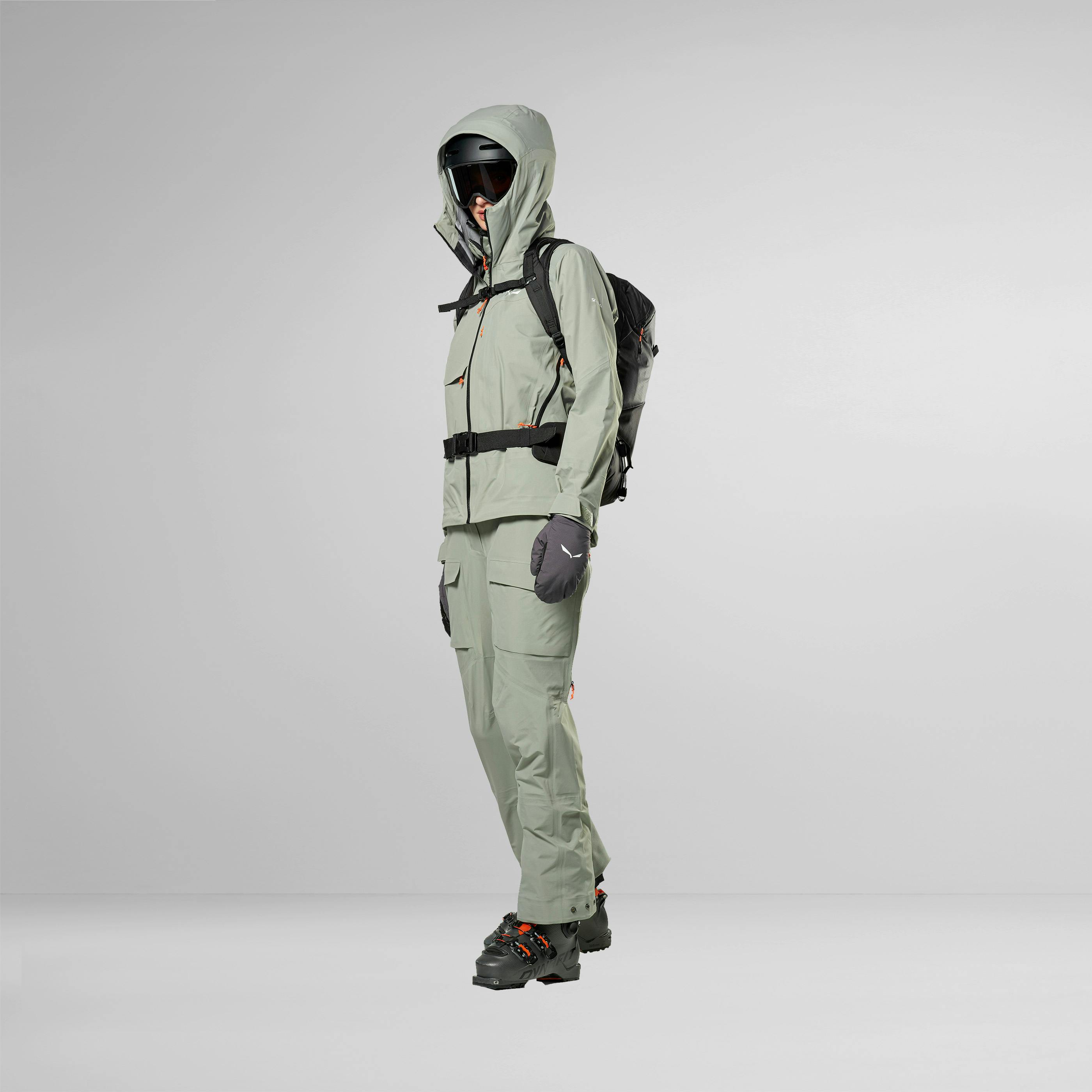 Sella Free 20L Women on_body image