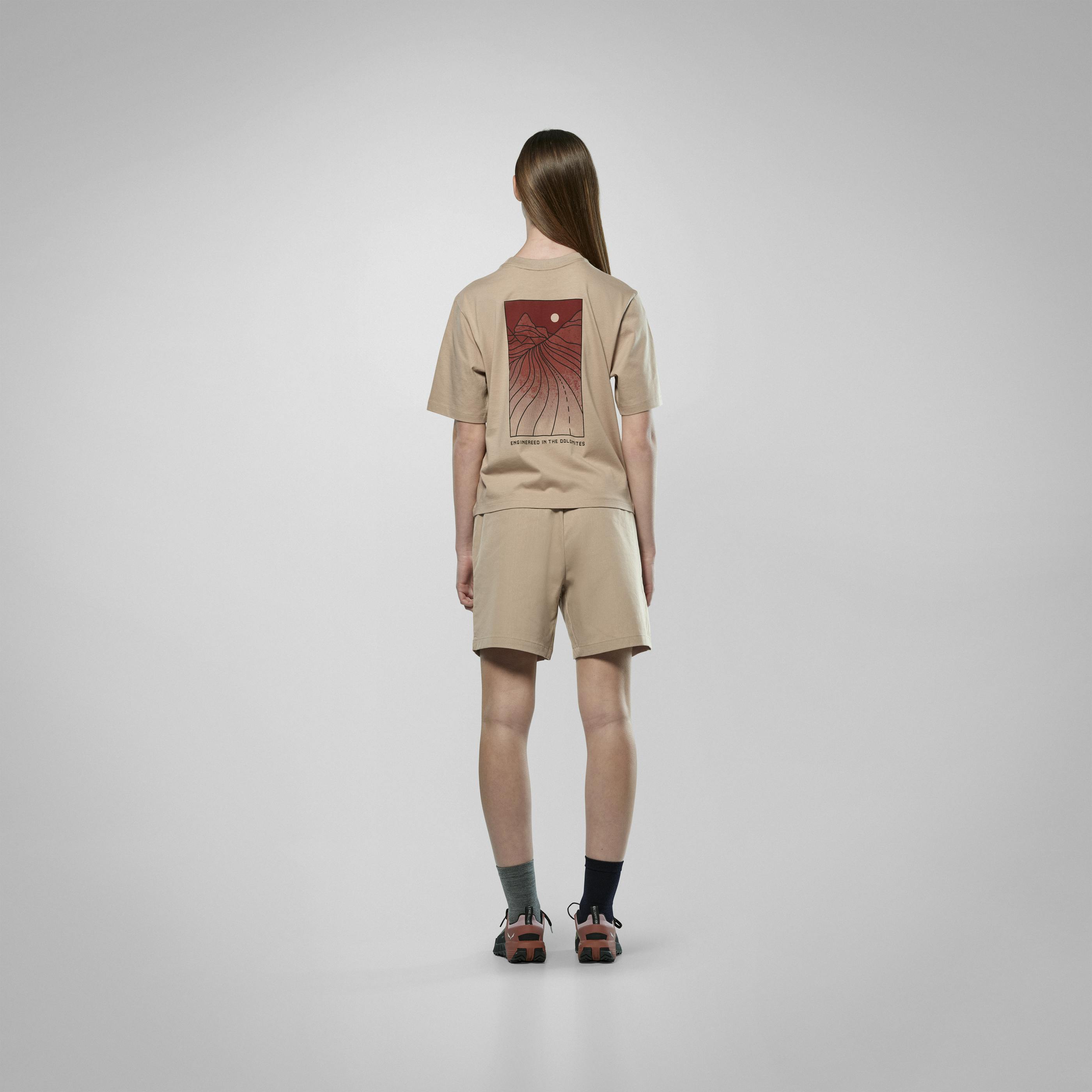 Eagle Sunset Maglietta Loose Donna  on_body image