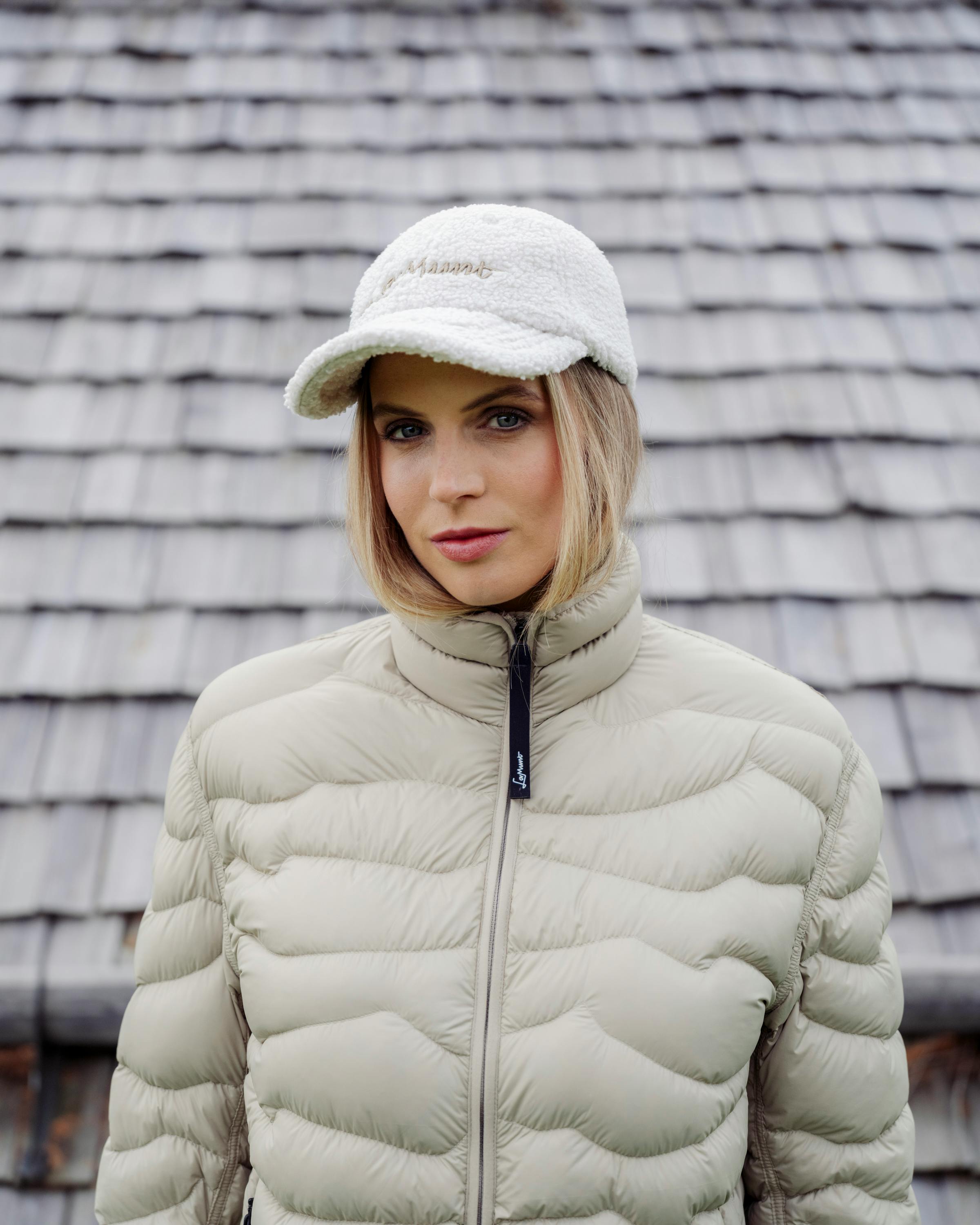 Bianca Leichte ReDown® Daunenjacke action_shot image