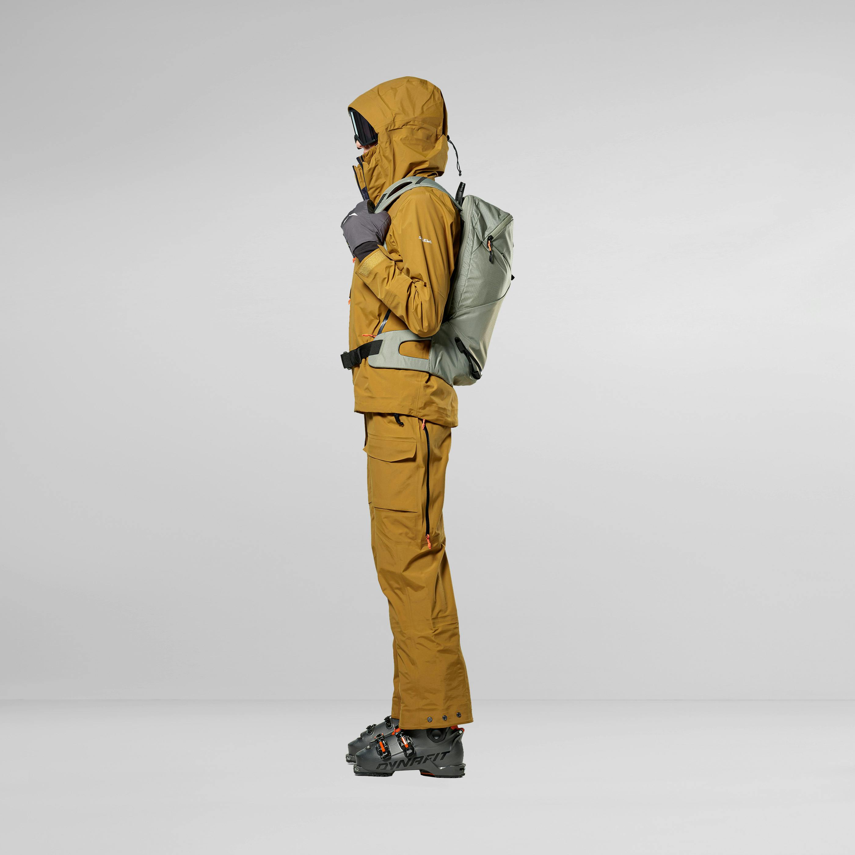 Sella Free 20L Femme on_body image