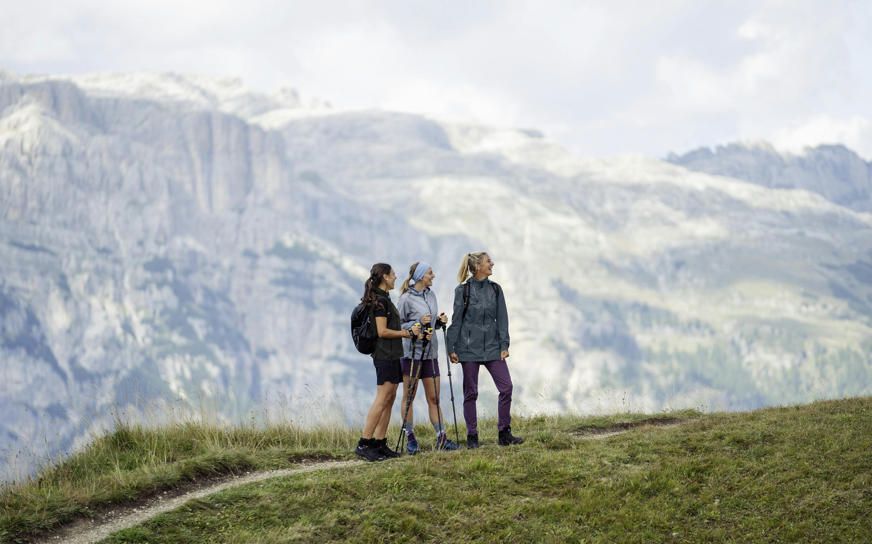 Marina Windjacke horizontal image