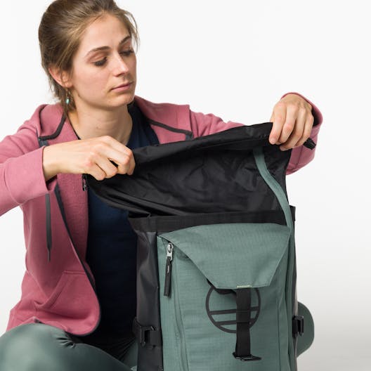 Crag Hauler 25 Backpack perspective_view image