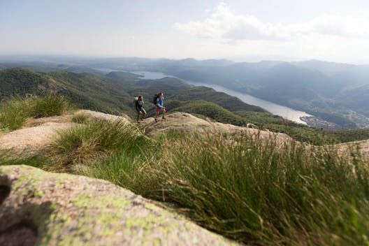 Mountain Trainer Mid GORE-TEX® Men's Shoes action_shot image