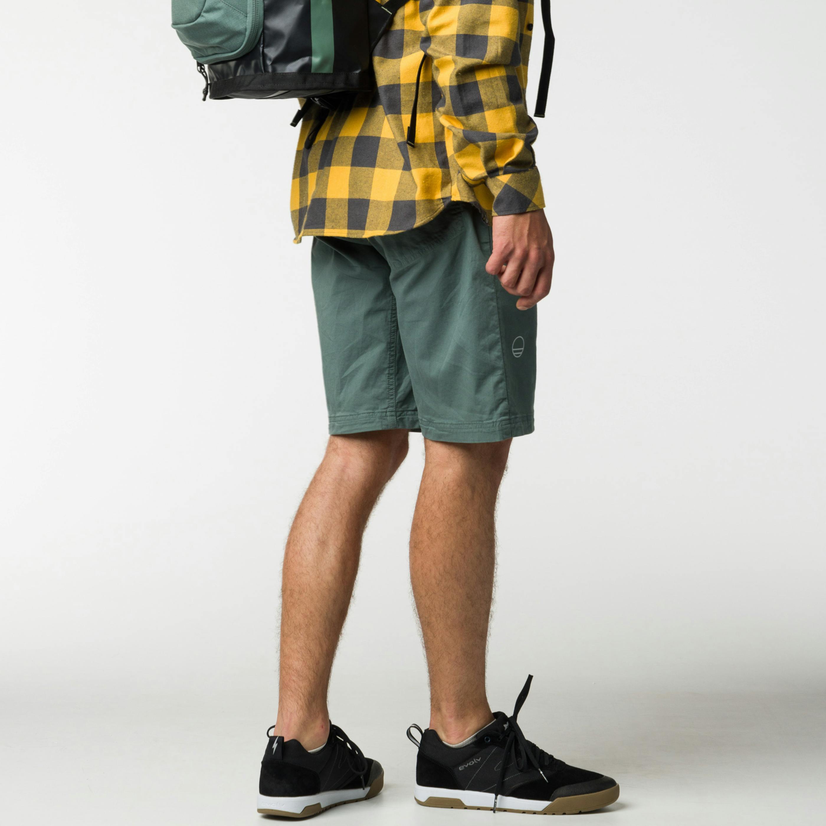 Stamina 2 Shorts Herren on_body image