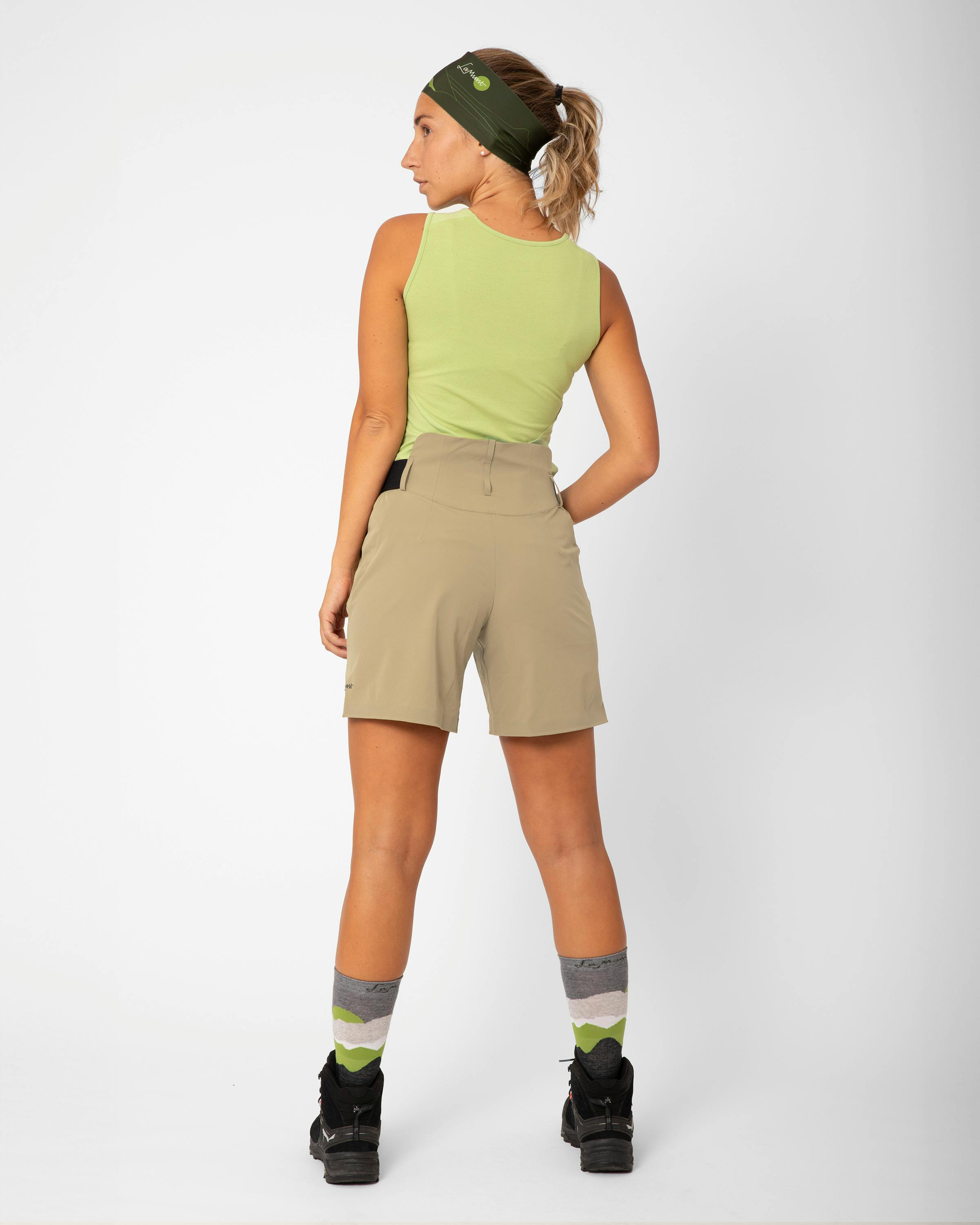 Evi Pantaloncini perspective_view image