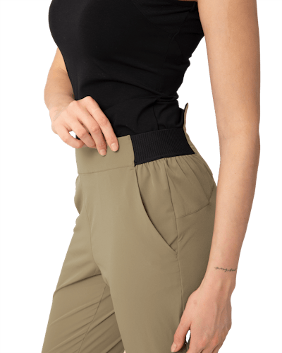 Evi Chino Hose still image